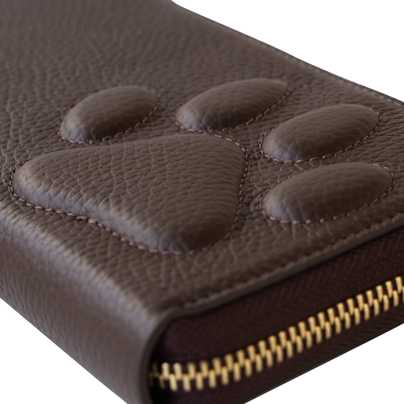 PAWラウンドファスナー長財布 キュイール・マッシュ / チョコ