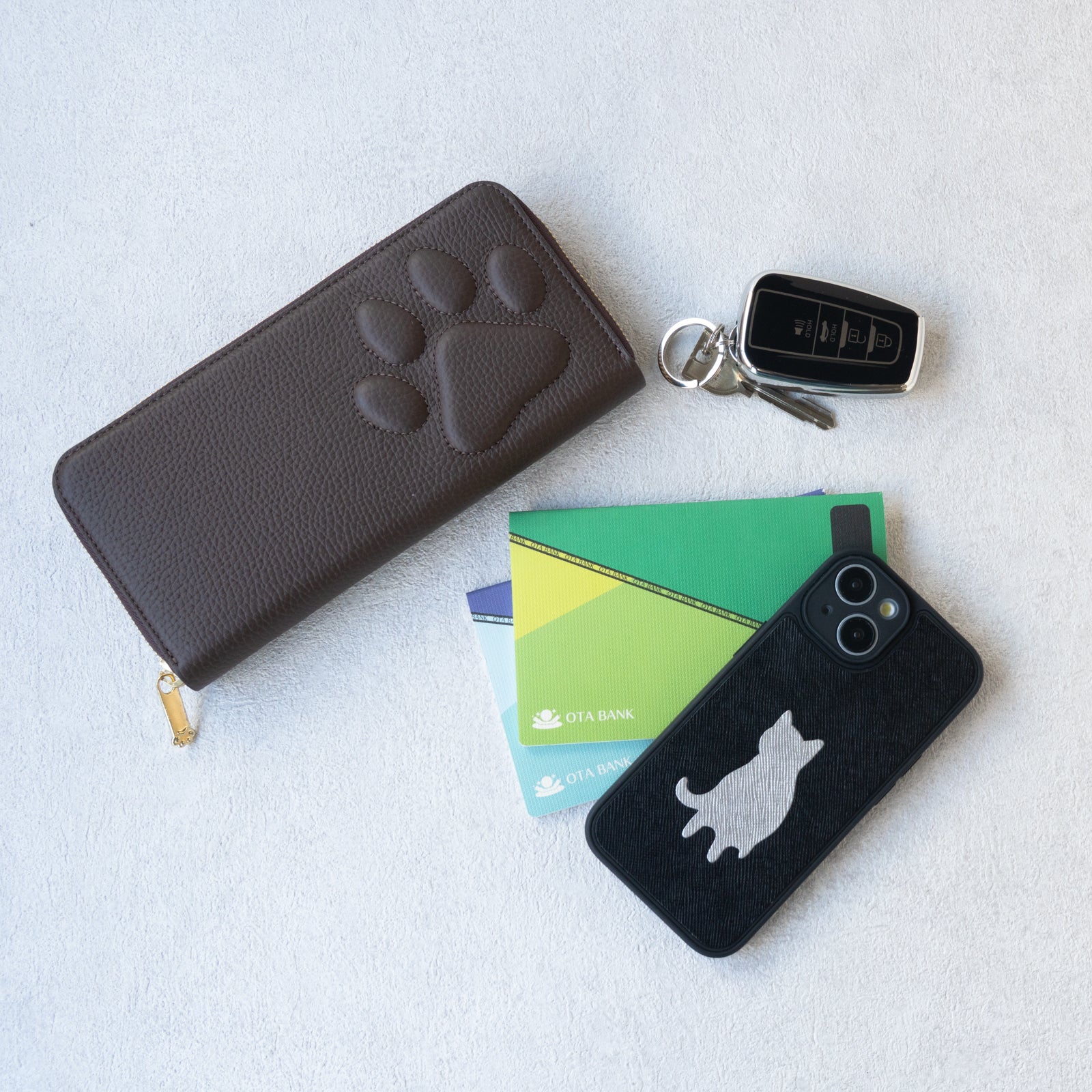 PAWラウンドファスナー長財布 キュイール・マッシュ / チョコ