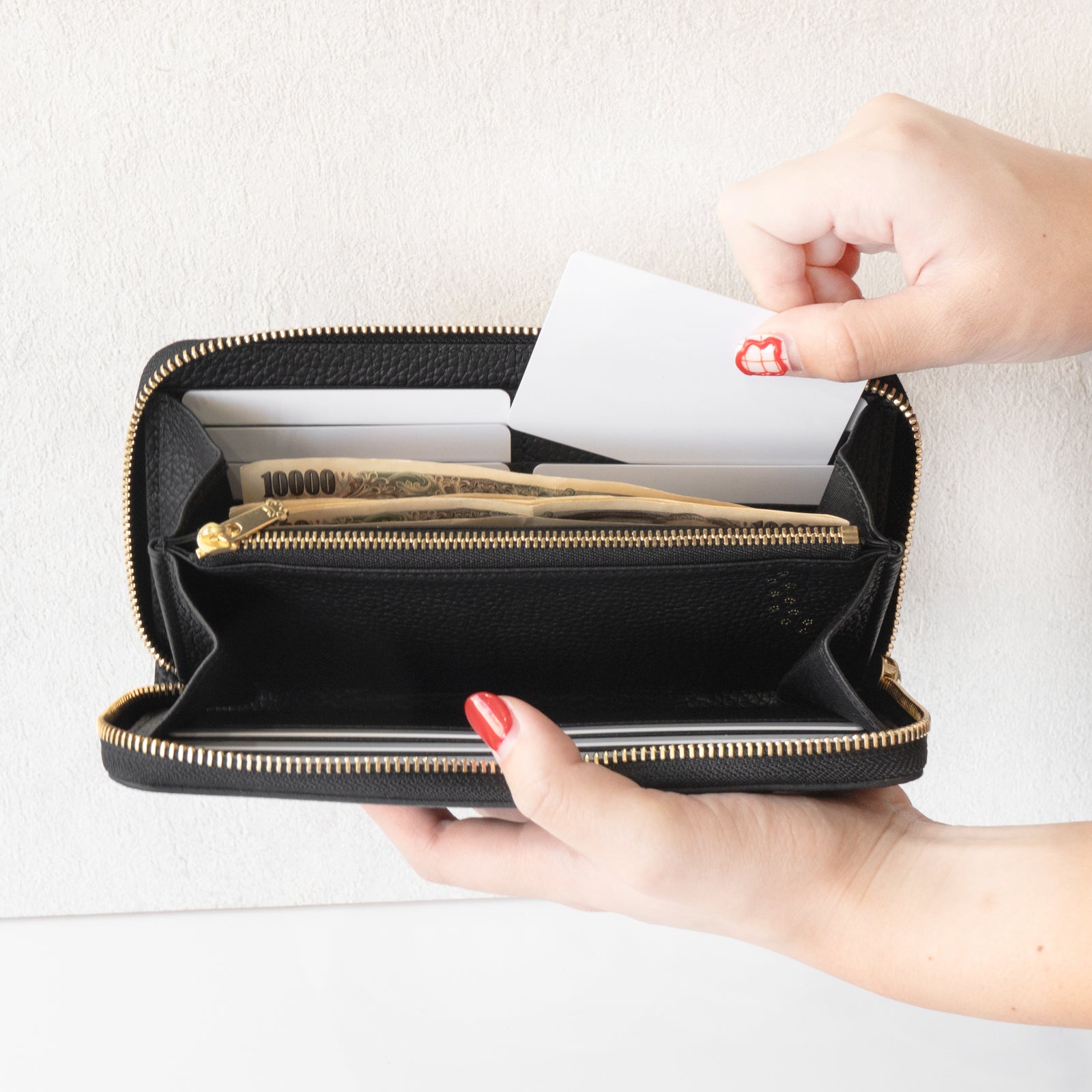 PAWラウンドファスナー長財布 キュイール・マッシュ / ブラック