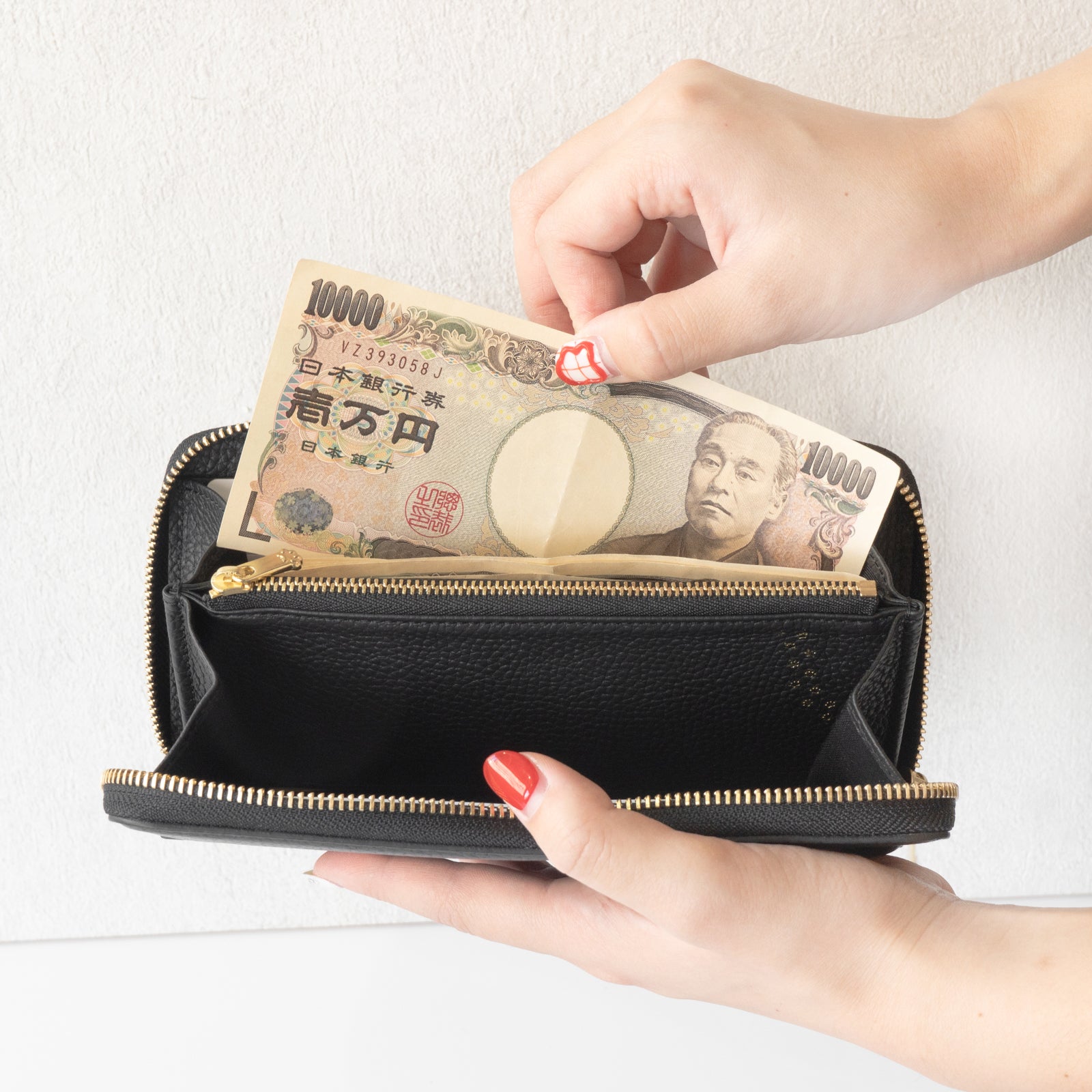 PAWラウンドファスナー長財布 キュイール・マッシュ / ブラック