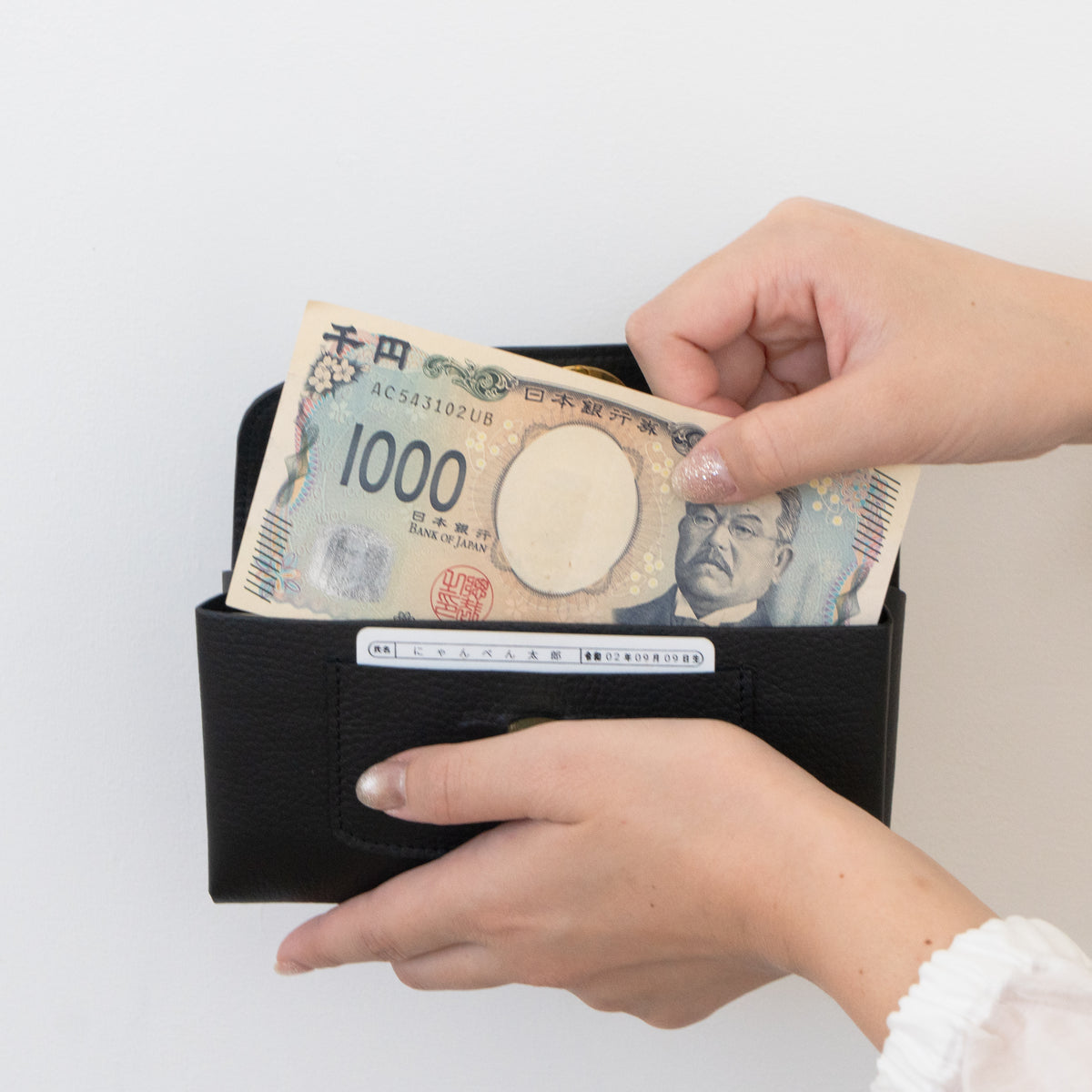 【受注販売:10/9(金)22:00〜13(火)】小さなレザーフラップ長財布・ミャウヴェルロック キュイール・マッシュ / ブラック