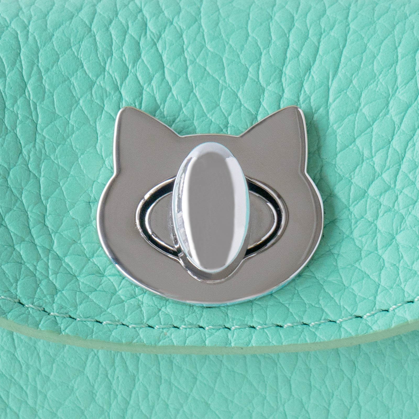 Shell pouch CAT Taurillon Clemence / Tiffany Blue