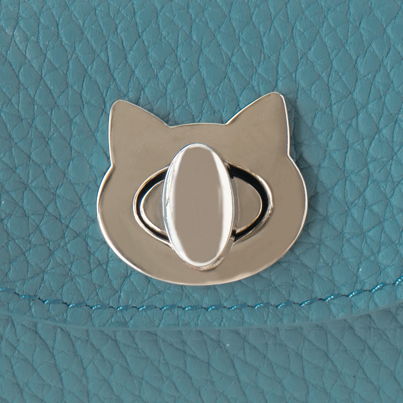 CAT Shell Pouch in Taurillon Clemence / Blue Jean