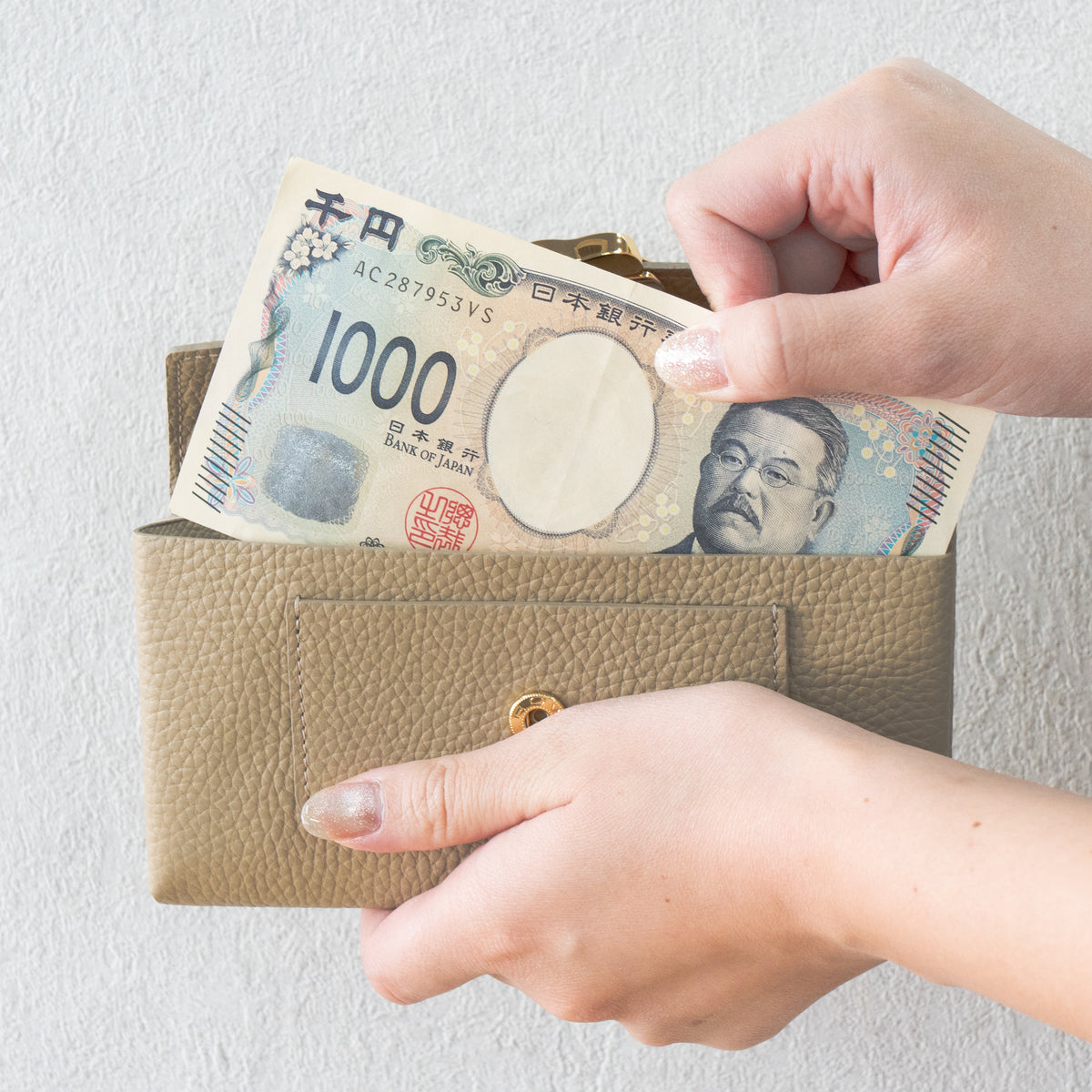 【受注販売:10/23(金)22:00〜26(月)】小さなレザーフラップ長財布・ミャウヴェル / トゥルティエール