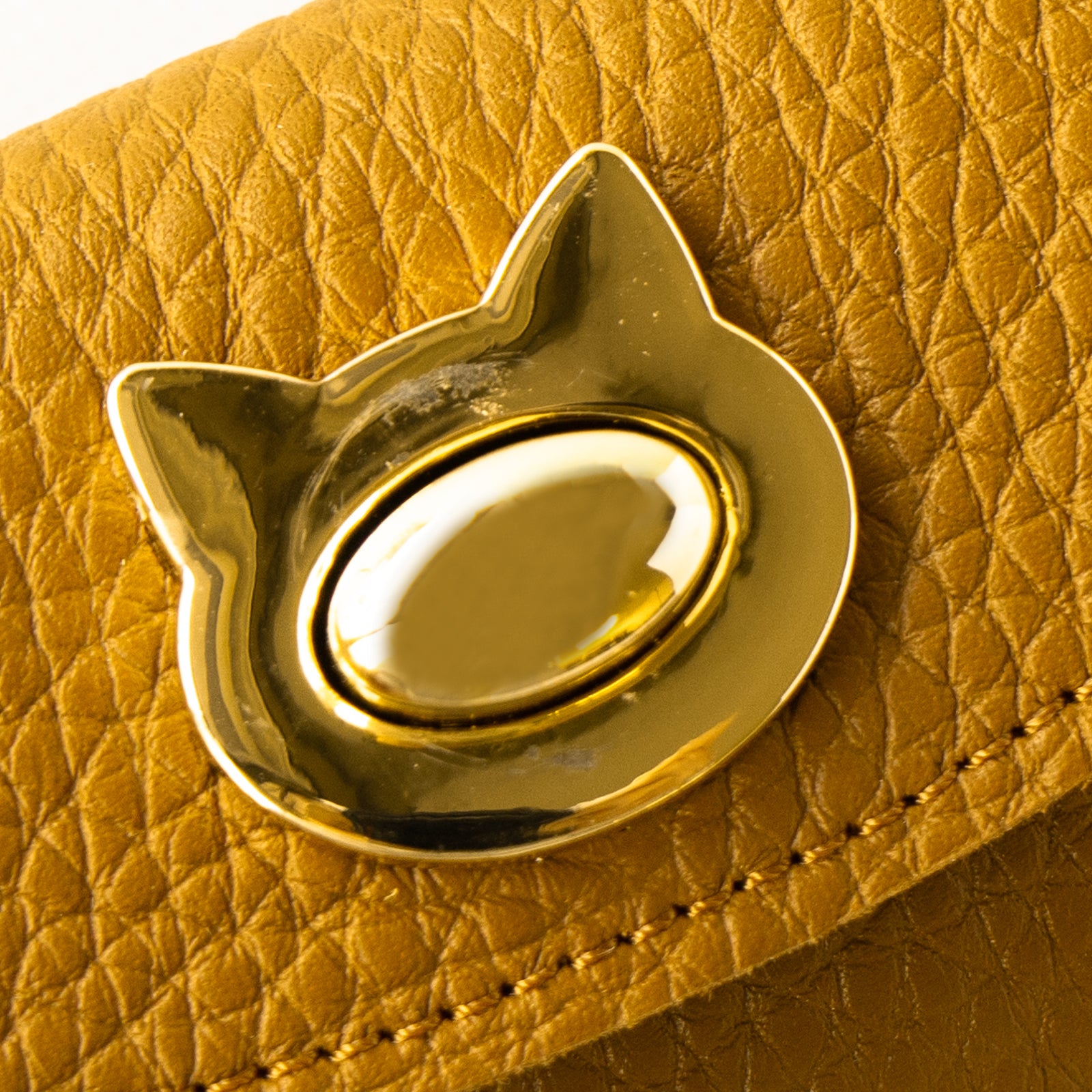 Frunya Pouch Mini Taurillon Clemence / Gold