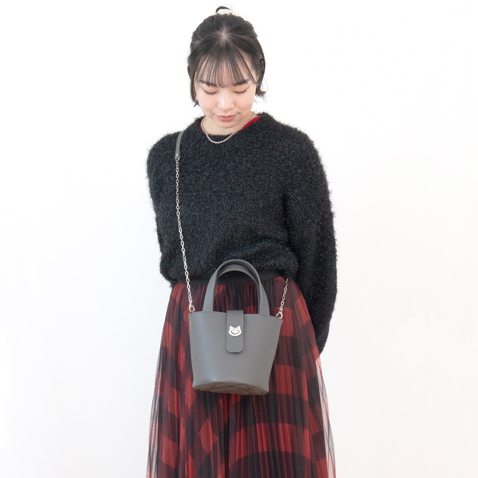 【12/7(日)22:00~ 26時間限定販売】【数量限定】 チェーンショルダー付きミニバッグ・PAW (パウ) / グラファイト