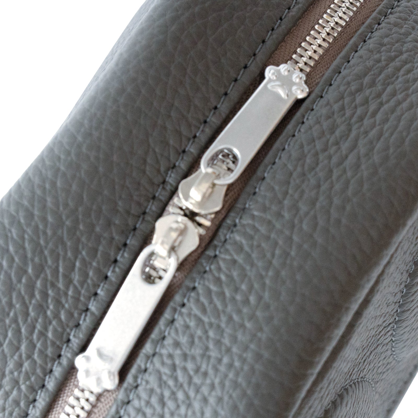 【11/21(金)22:00~ 26時間限定販売】【数量限定】PAWポシェット キュイール・マッシュ / グラファイト