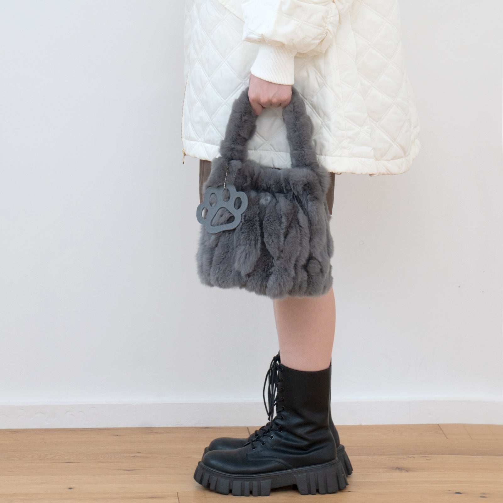 【12/7(日)22:00~ 26時間限定販売】【数量限定】ワンハンドルファーバッグ・PAW (パウ) / グレー