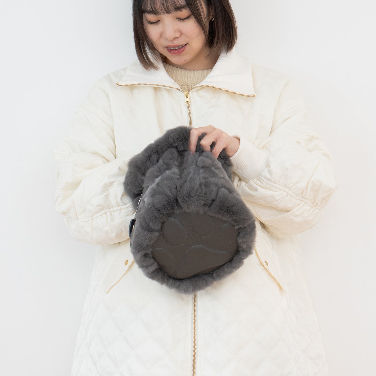 【12/7(日)22:00~ 26時間限定販売】【数量限定】ワンハンドルファーバッグ・PAW (パウ) / グレー
