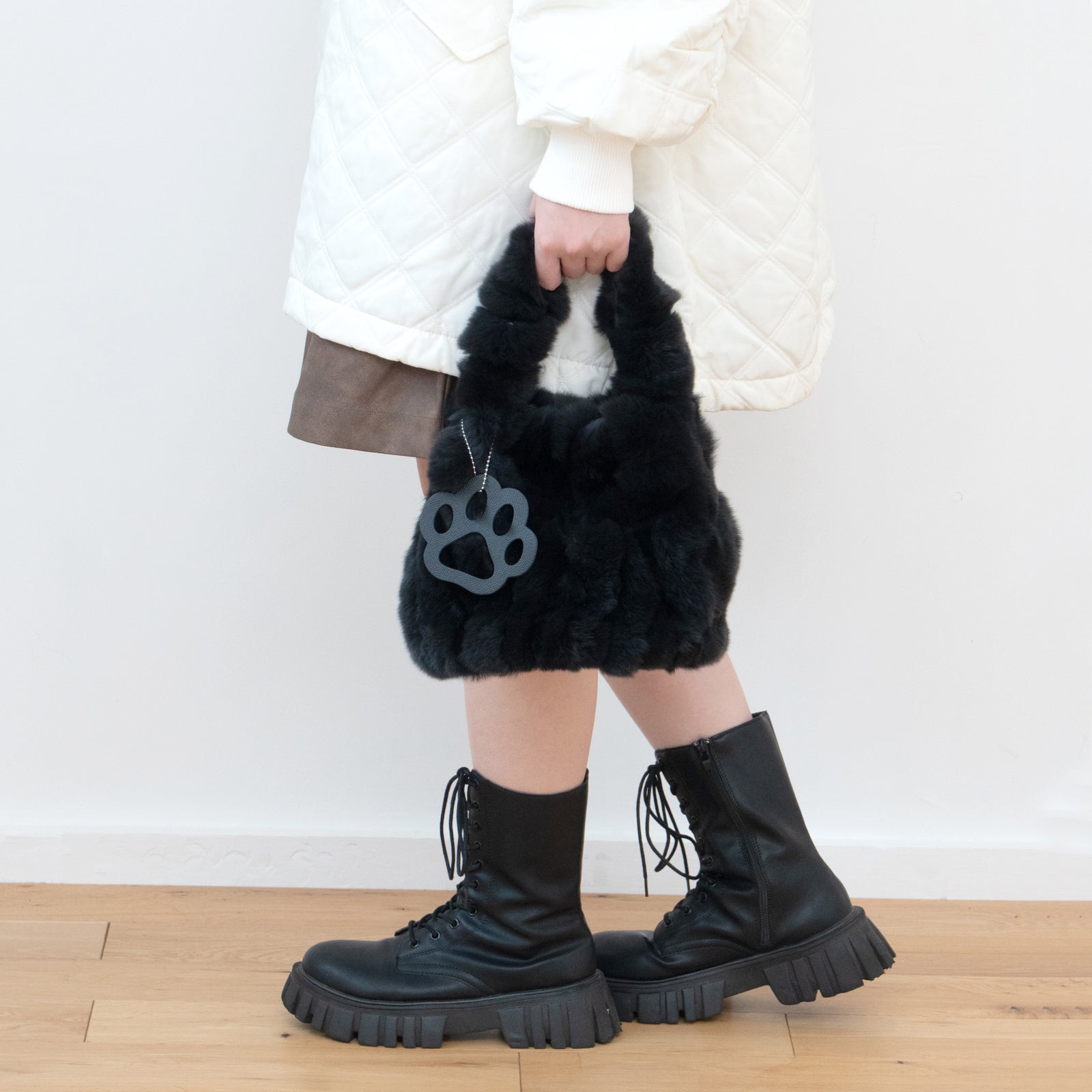 【12/7(日)22:00~ 26時間限定販売】【数量限定】 ワンハンドルファーバッグ・PAW (パウ) / ブラック