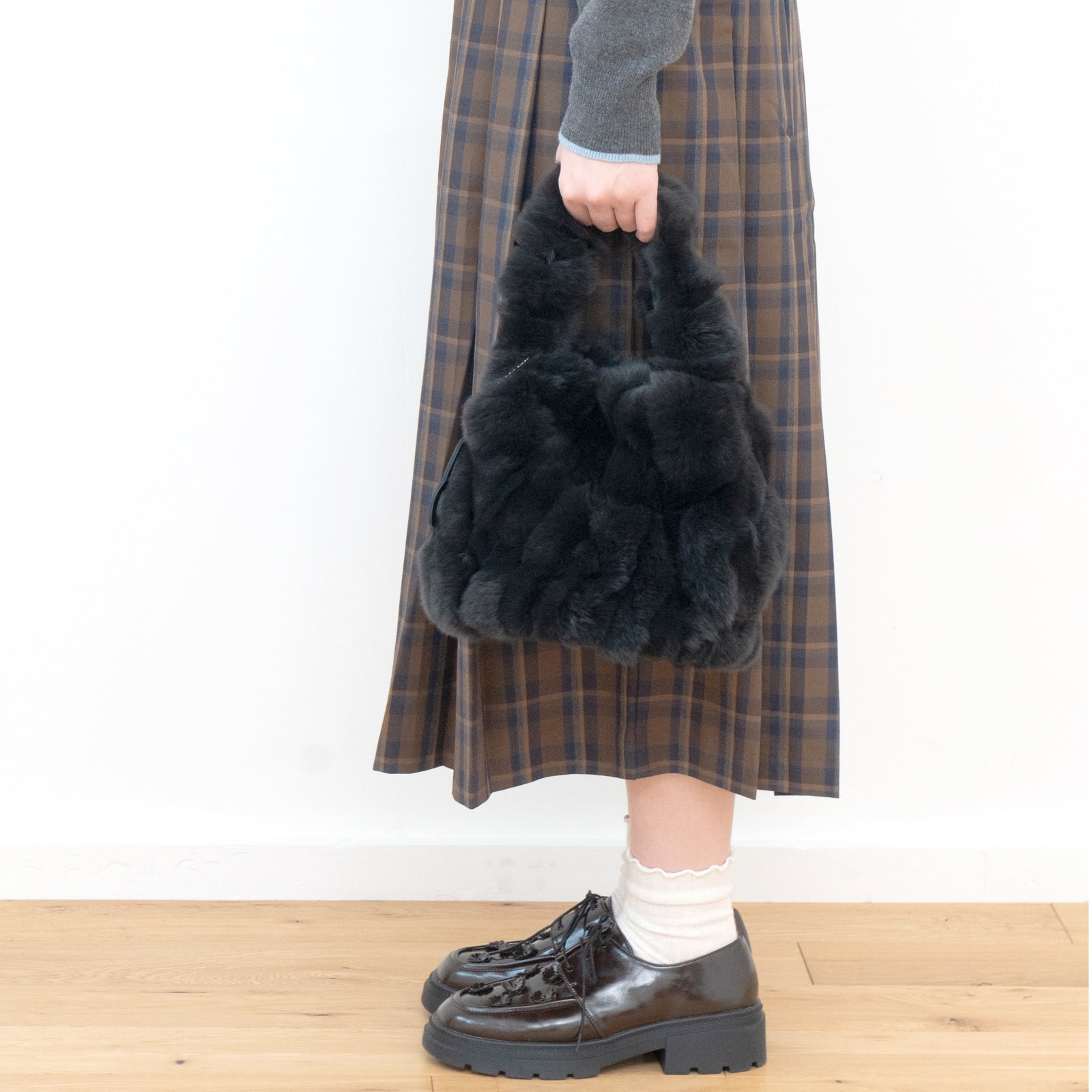 【12/7(日)22:00~ 26時間限定販売】【数量限定】 ワンハンドルファーバッグ・PAW (パウ) / ブラック