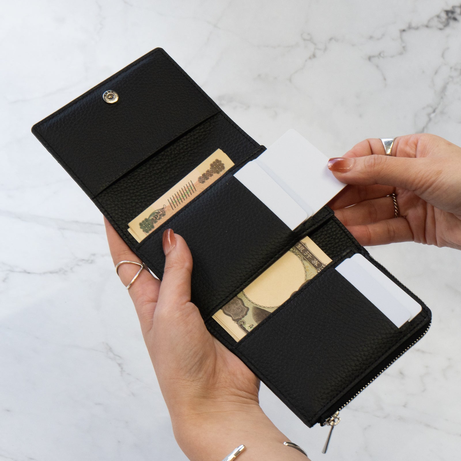 【おつとめ品セール】ハンディウォレット・オペラ リリィ グランデ 箔パイソン / シルバーブラック