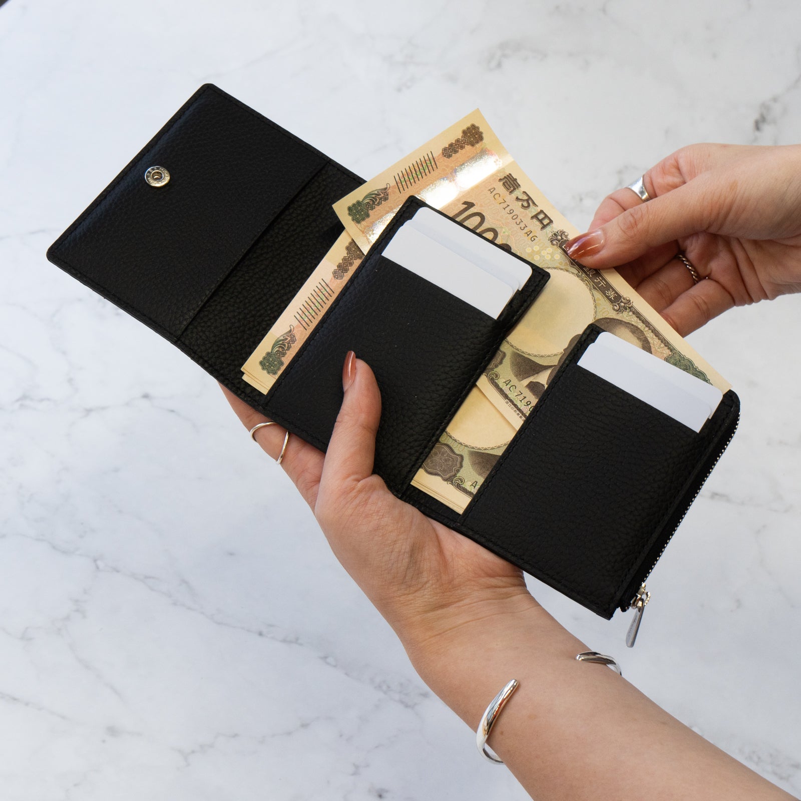 【おつとめ品セール】ハンディウォレット・オペラ リリィ グランデ 箔パイソン / シルバーブラック