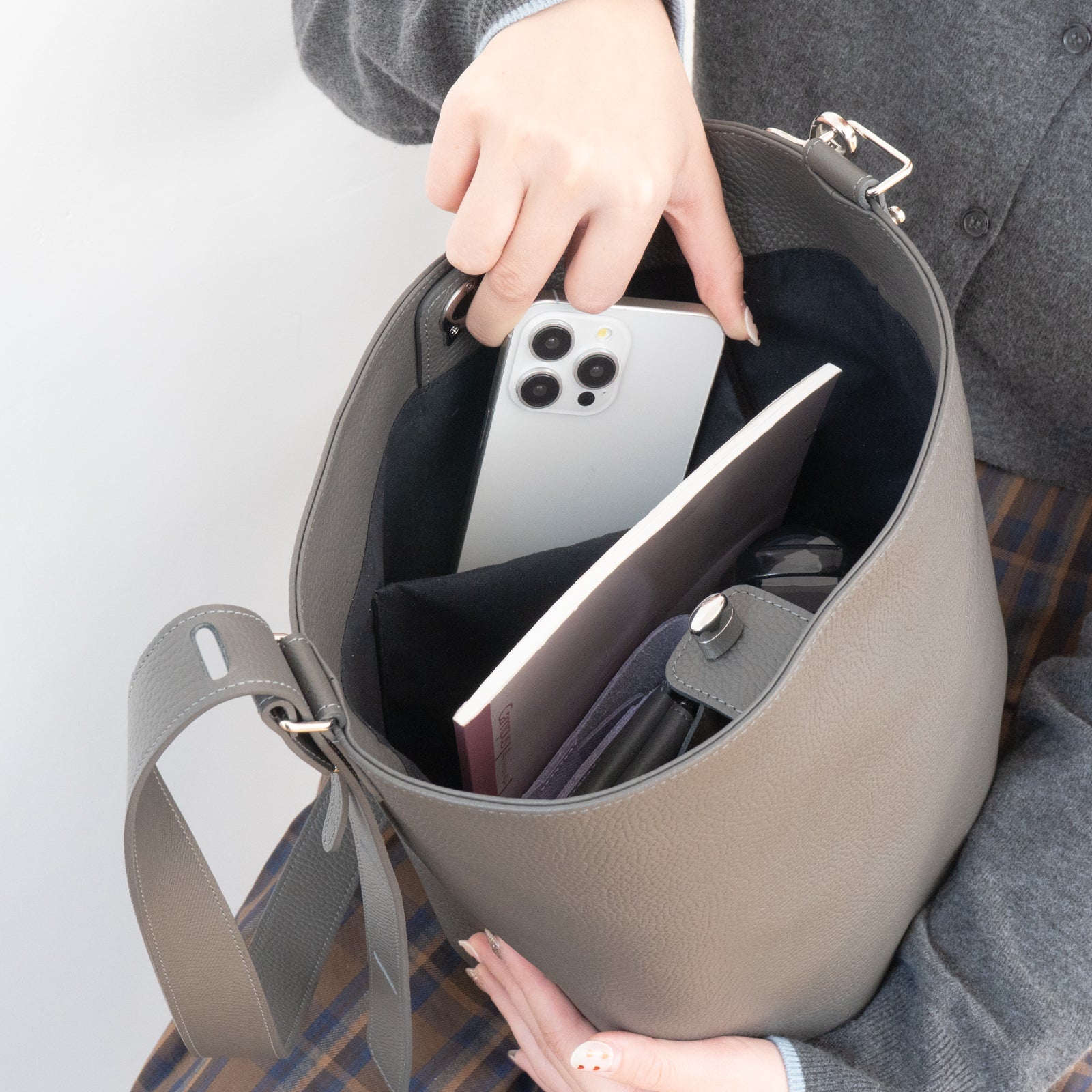 【11/21(金)22:00~ 26時間限定販売】【数量限定】3WAYバッグ PAW (パウ) キュイール・マッシュ / グラファイト