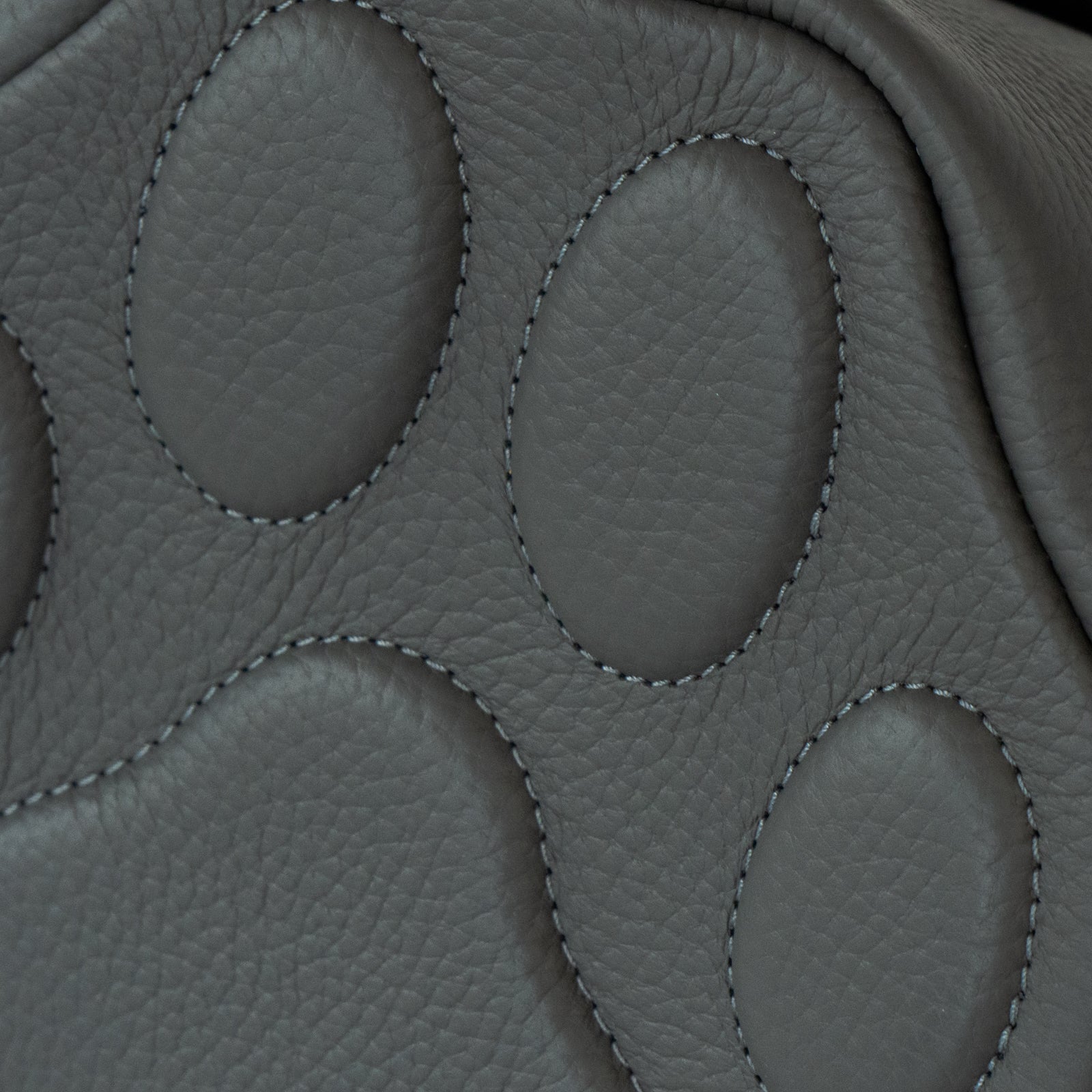 【12/7(日)22:00~ 26時間限定販売】【数量限定】 チェーンショルダー付きミニバッグ・PAW (パウ) / グラファイト