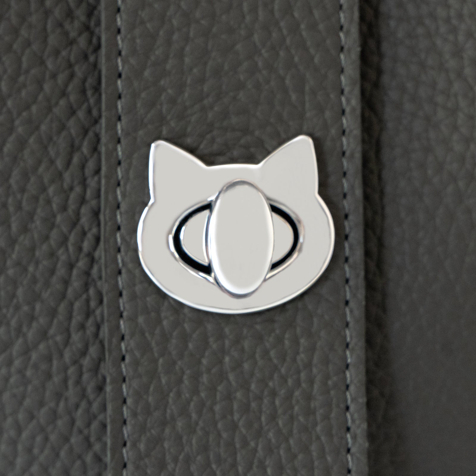 【12/7(日)22:00~ 26時間限定販売】【数量限定】 チェーンショルダー付きミニバッグ・PAW (パウ) / グラファイト