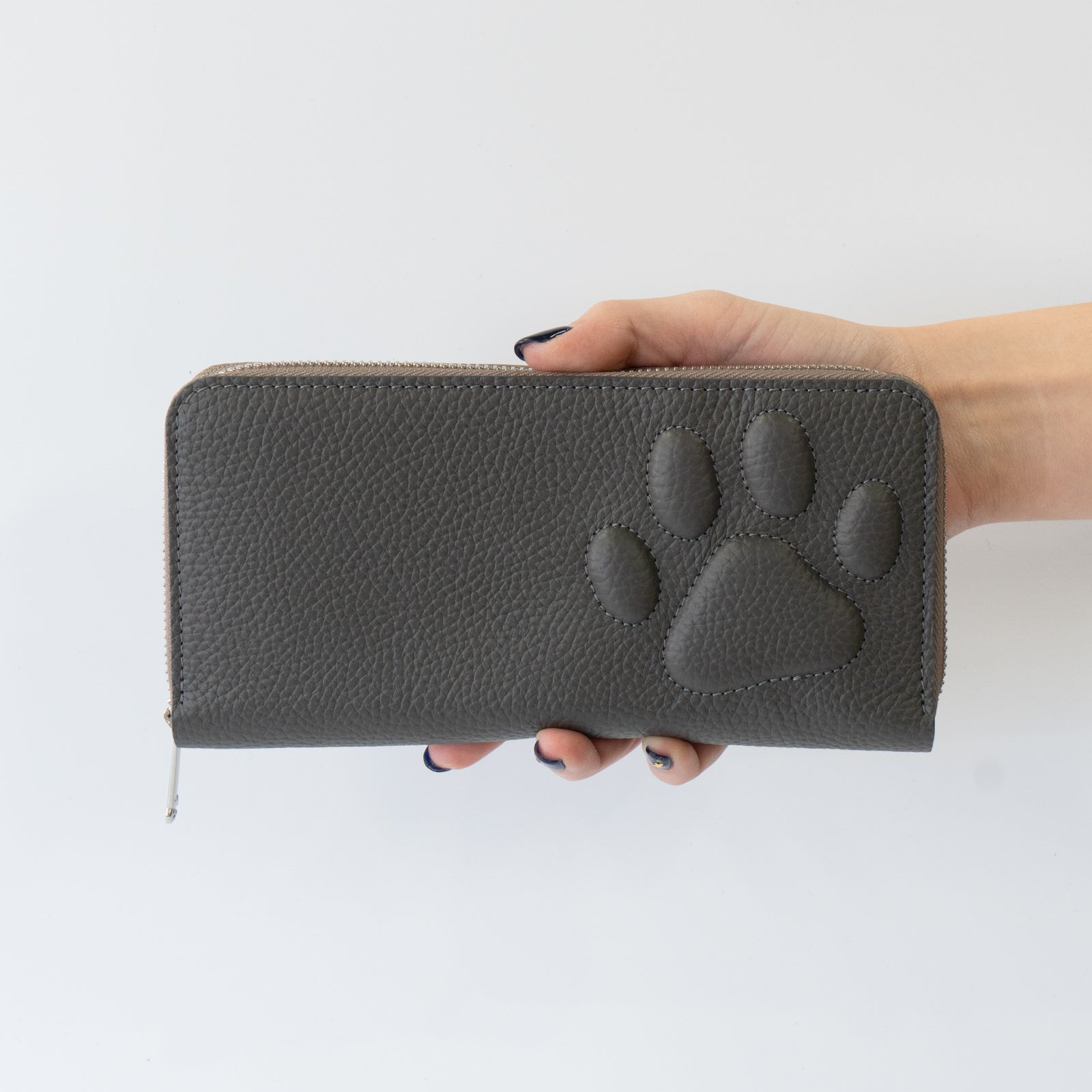 【12/7(日)22:00~ 26時間限定販売】【数量限定】PAWラウンドファスナー長財布 キュイール・マッシュ / グラファイト