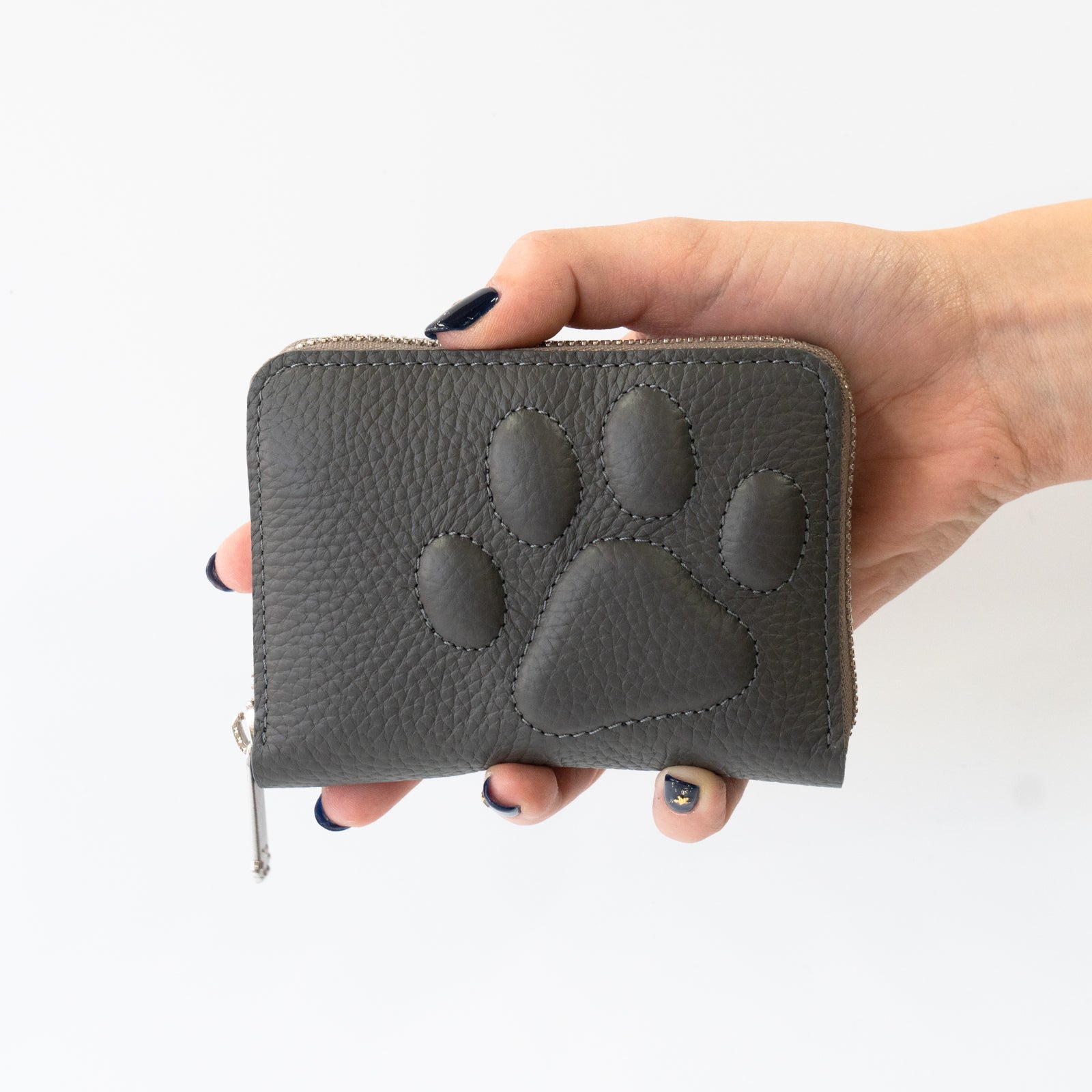 【12/7(日)22:00~ 26時間限定販売】【数量限定】PAWラウンドファスナーミドル財布 キュイール・マッシュ / グラファイト