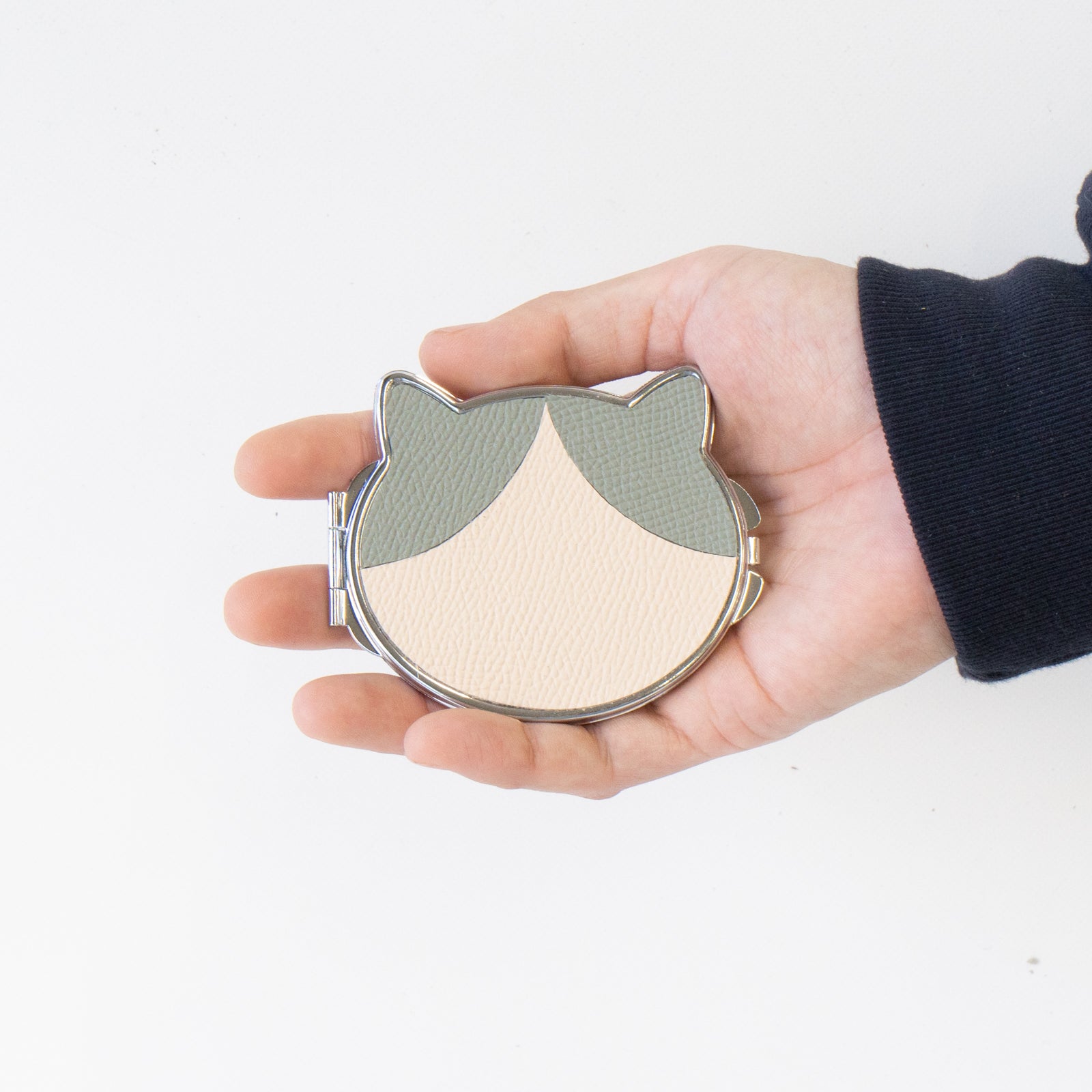 Nyanpakuto Mirror / Grey and White