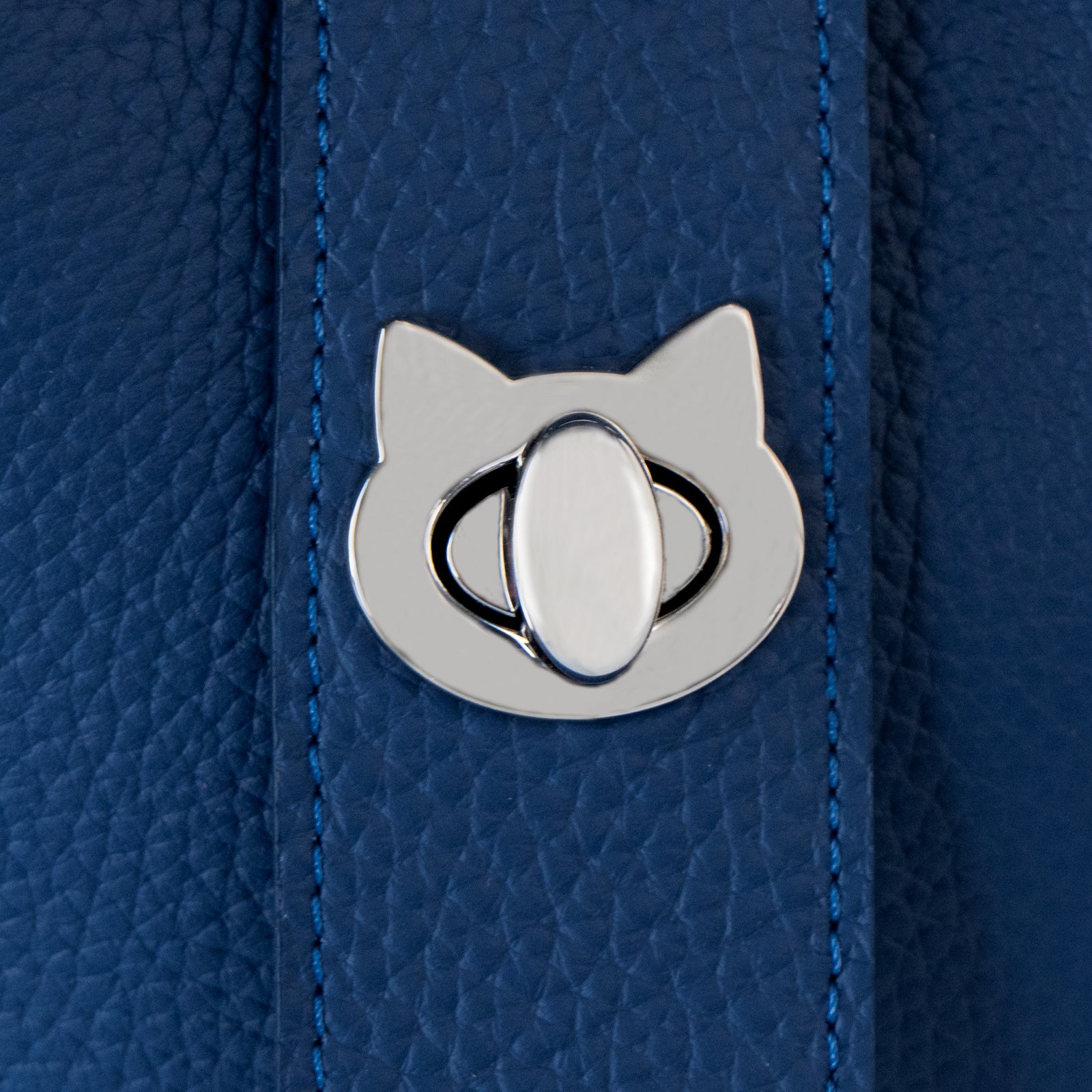 チェーンショルダー付きミニバッグ・PAW (パウ) キュイール・マッシュ / ロイヤルブルー