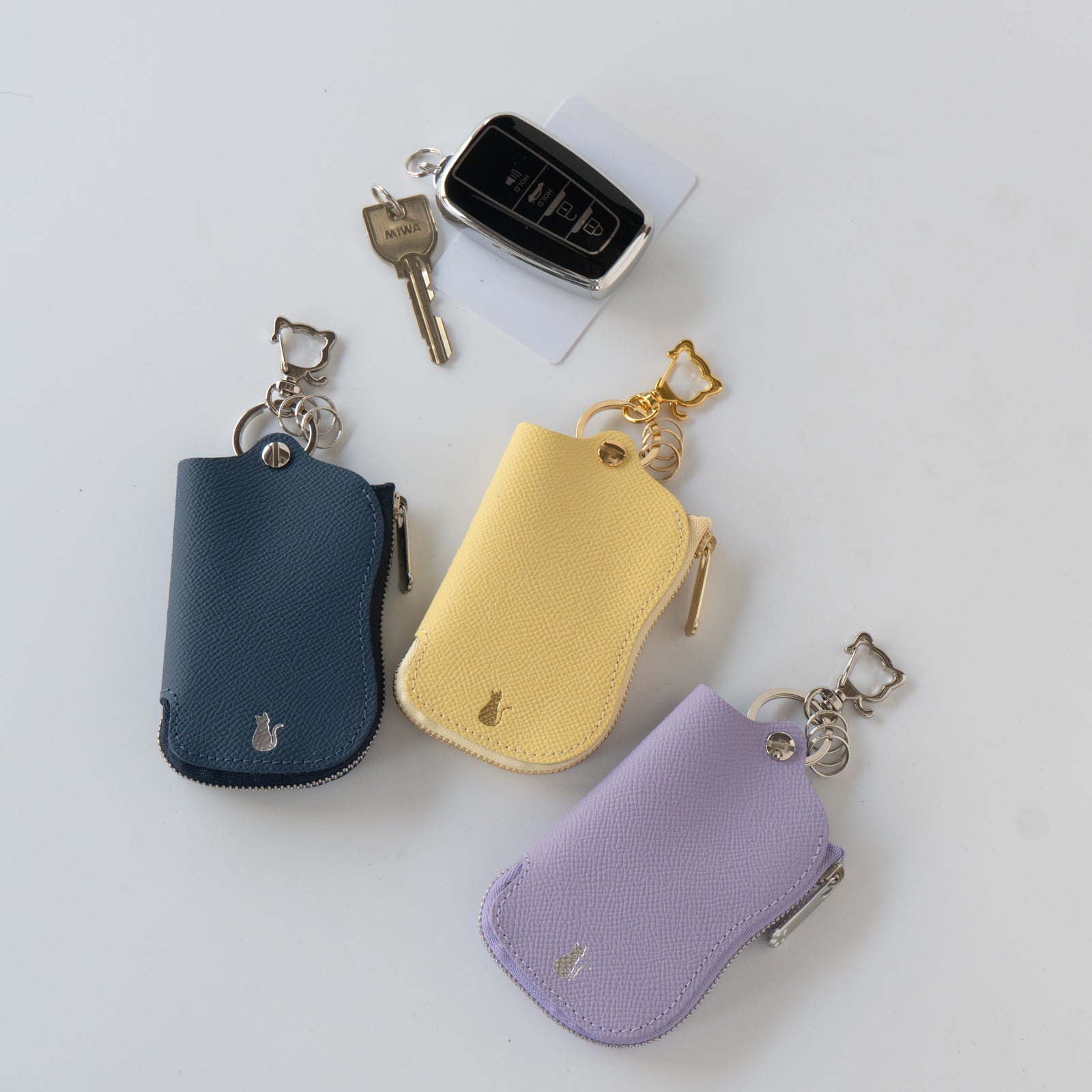 スマートキーケース キュイール・ミネルバ / カナリア