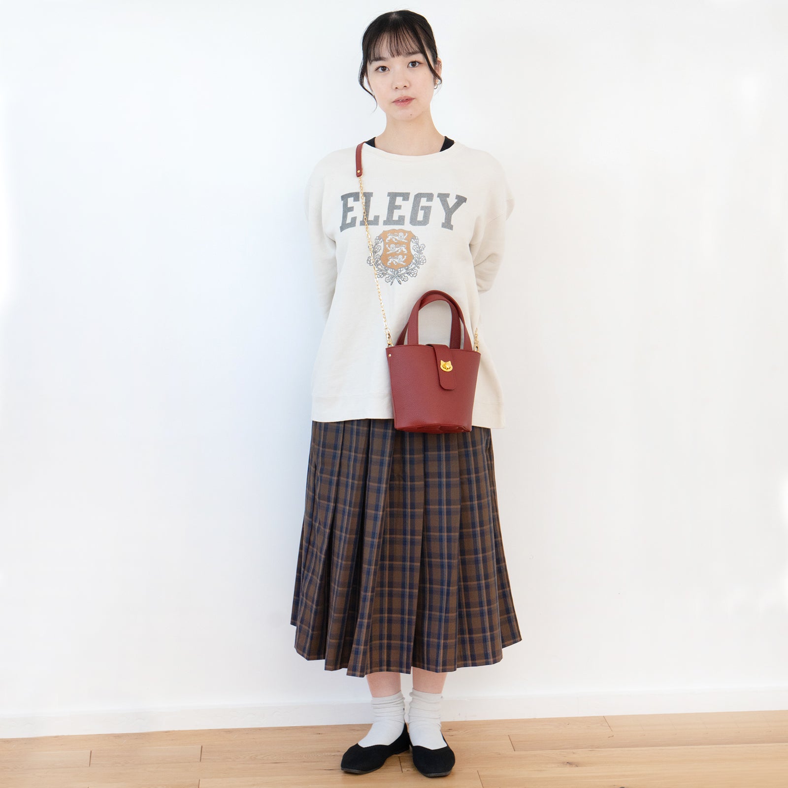 チェーンショルダー付きミニバッグ・PAW (パウ) / ボルドー