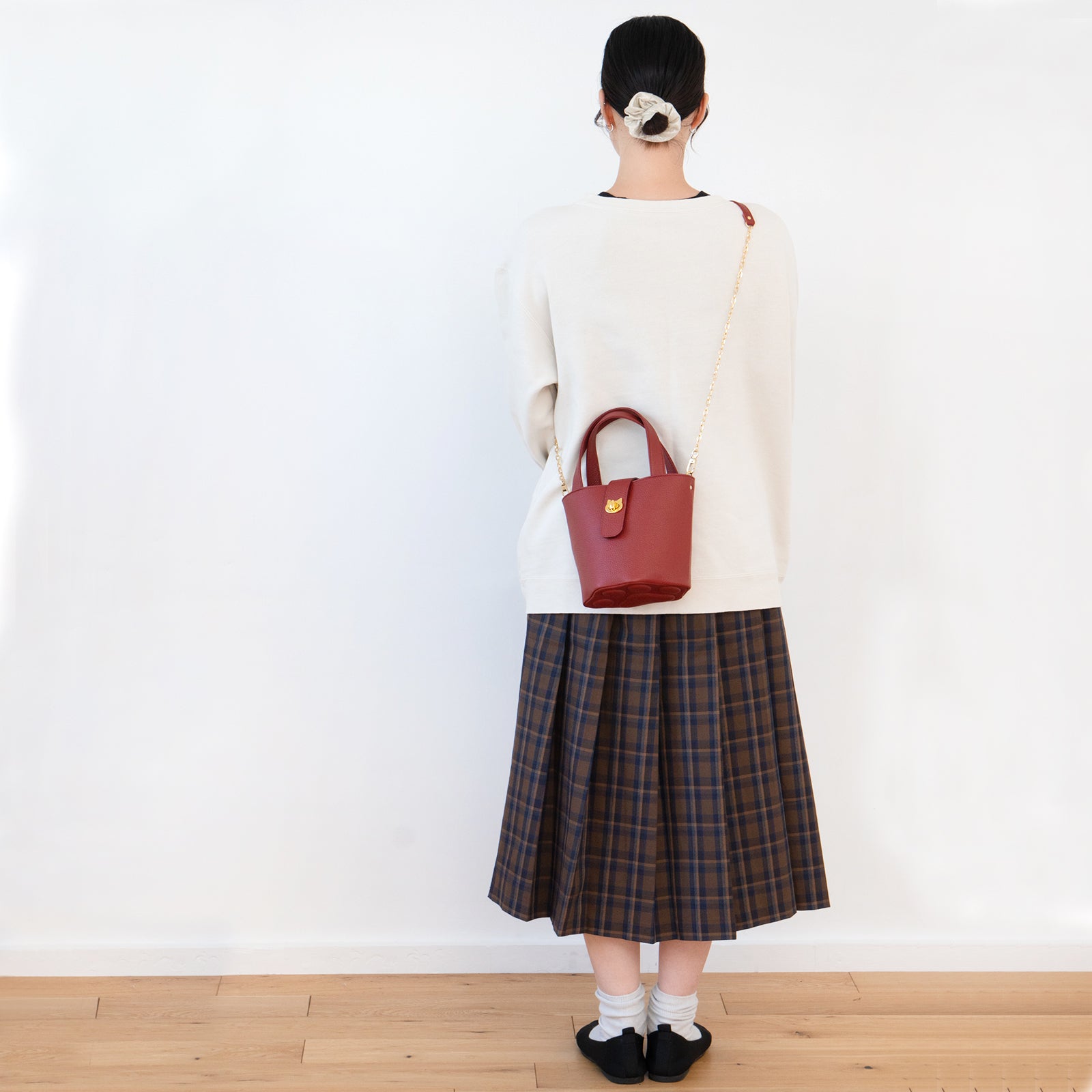 チェーンショルダー付きミニバッグ・PAW (パウ) / ボルドー