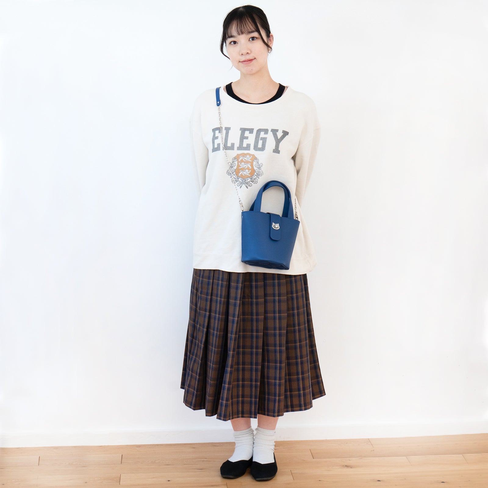 チェーンショルダー付きミニバッグ・PAW (パウ) キュイール・マッシュ / ロイヤルブルー