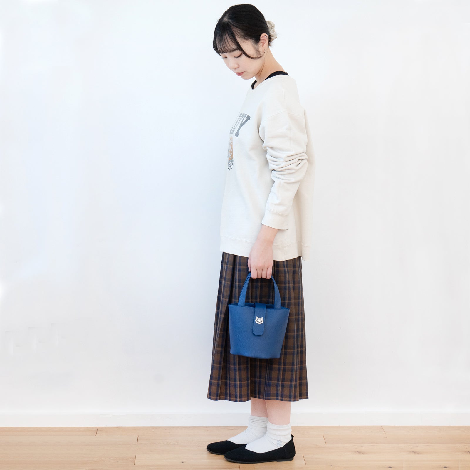 チェーンショルダー付きミニバッグ・PAW (パウ) キュイール・マッシュ / ロイヤルブルー