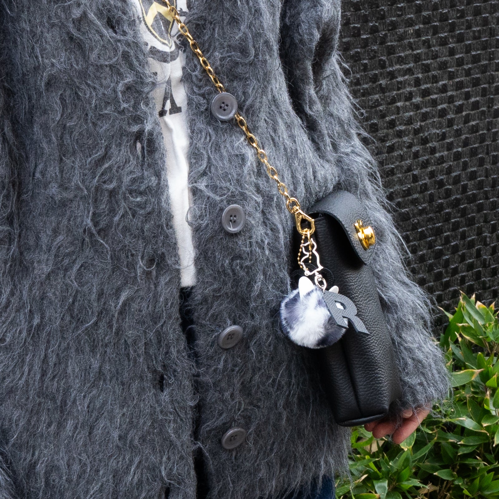 Fluffy Initial Meow Holder / Black