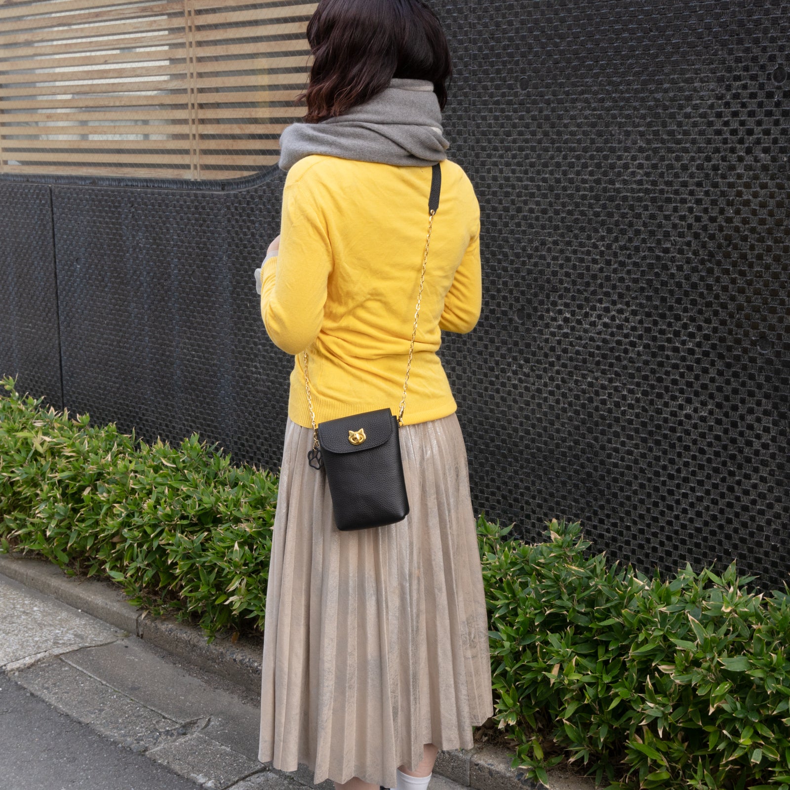 フルーニャスマホポシェット キュイール・マッシュ / ブラック