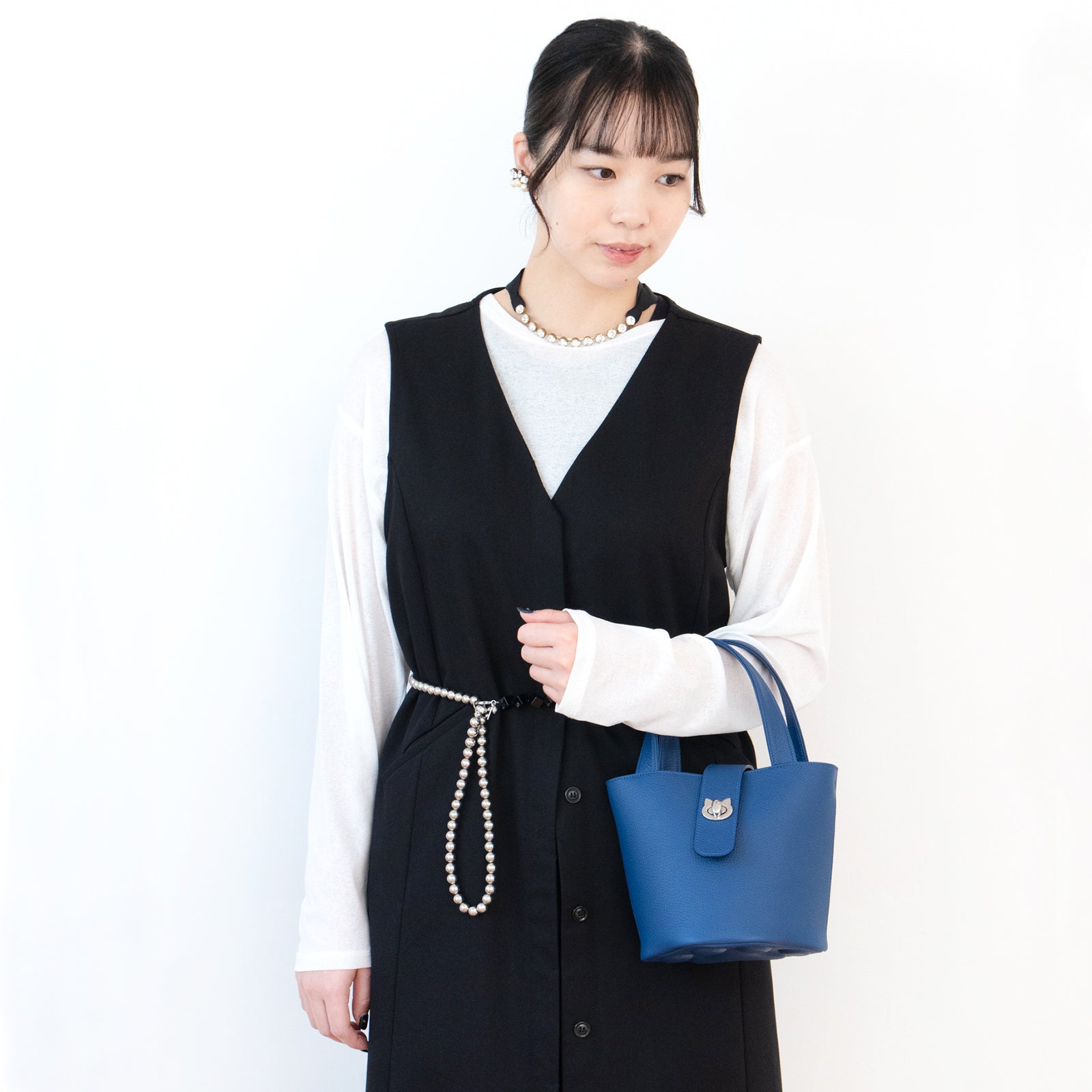 チェーンショルダー付きミニバッグ・PAW (パウ) キュイール・マッシュ / ロイヤルブルー