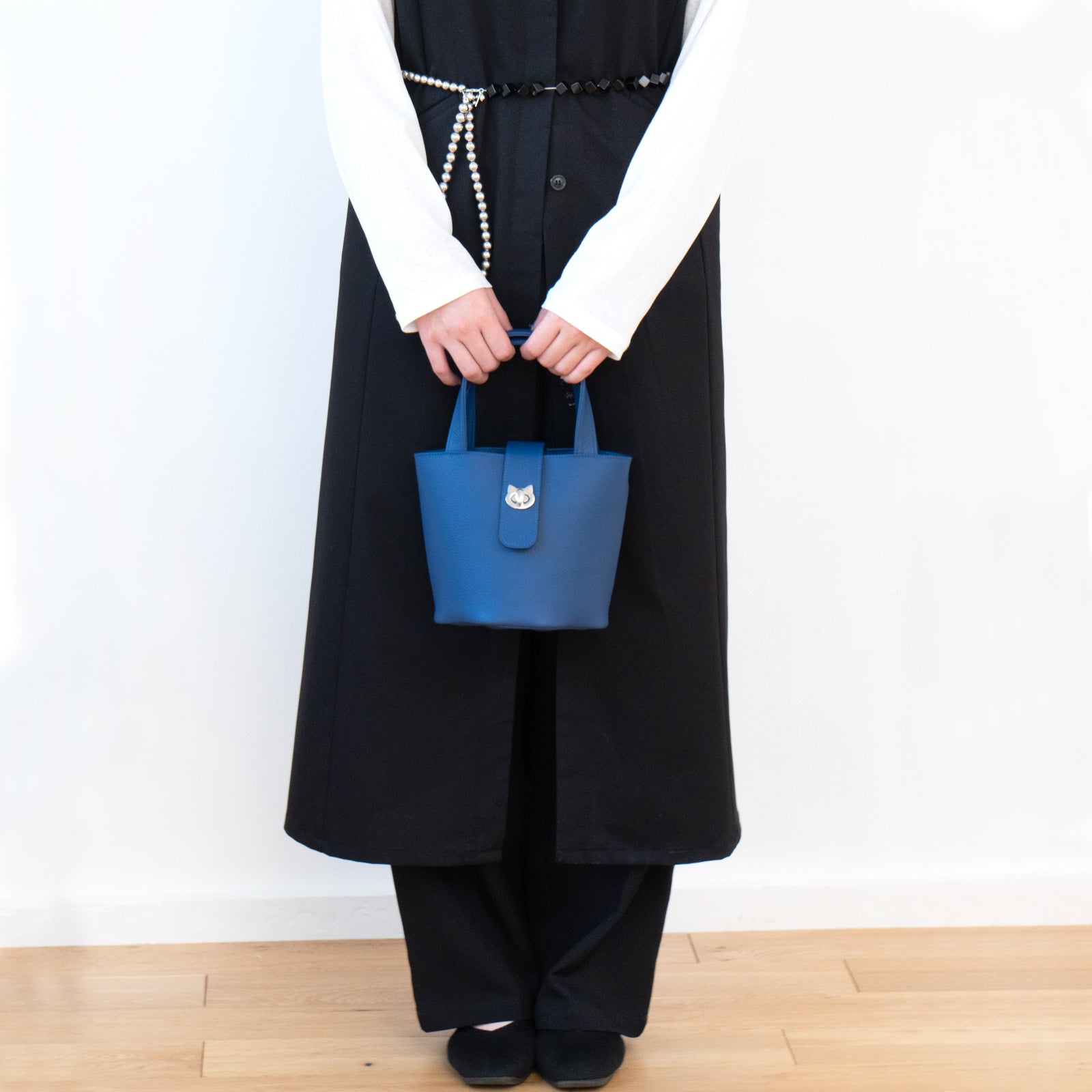 チェーンショルダー付きミニバッグ・PAW (パウ) キュイール・マッシュ / ロイヤルブルー