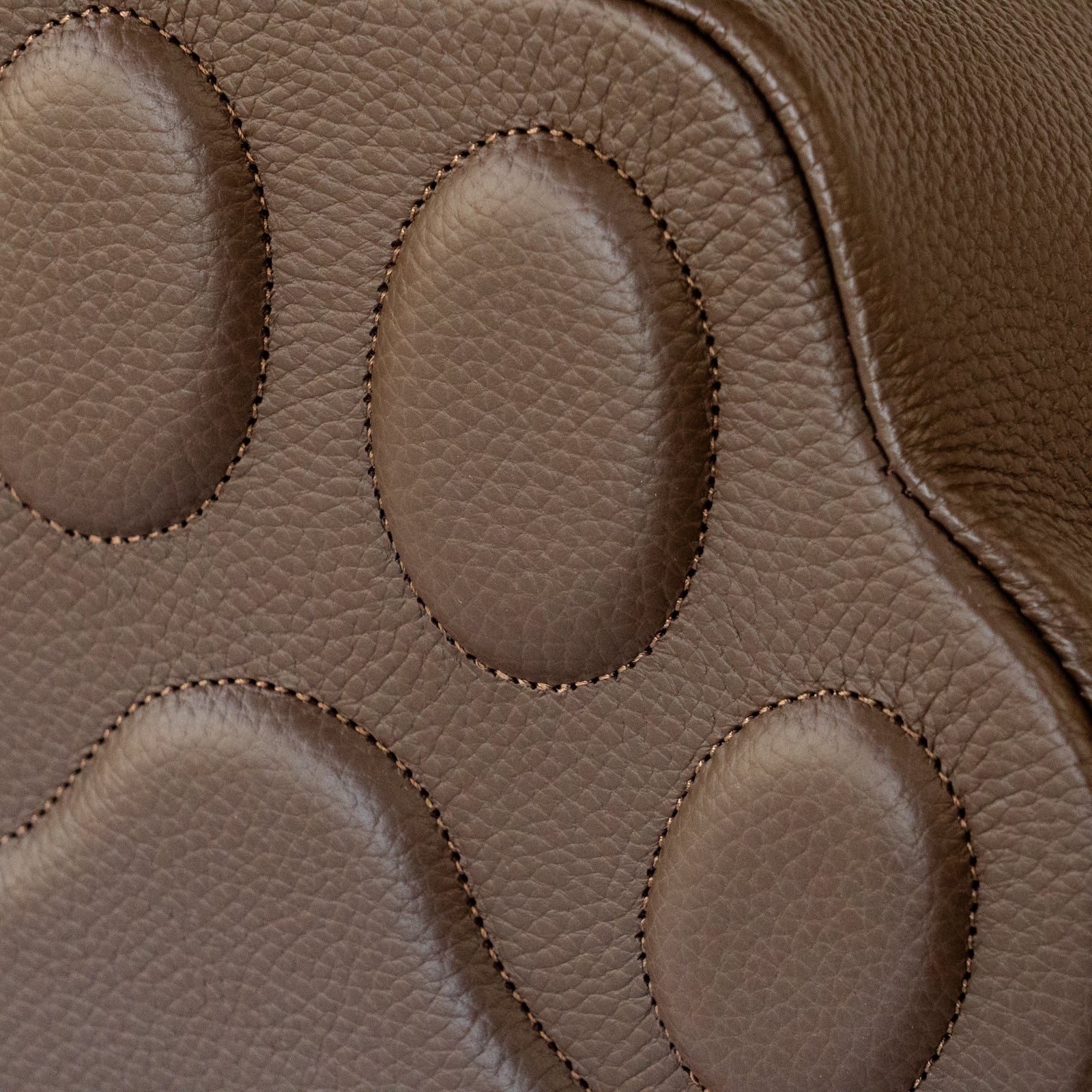 【1/30(金)〜2/14(土) 期間限定バレンタインSET 】3WAYバッグ PAW (パウ) キュイール・マッシュ / チョコ + ころにゃんチャーム ハート付き SET