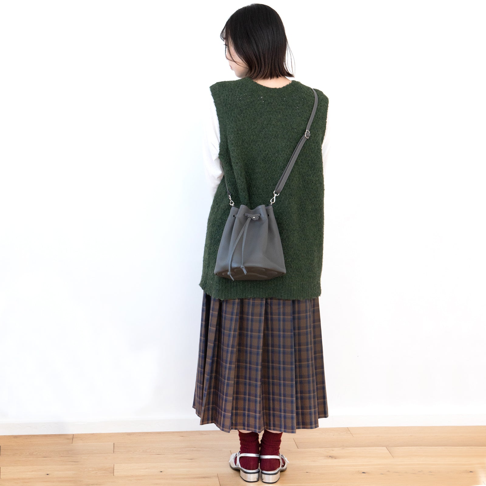 巾着ショルダーバッグ PAW キュイール・マッシュ / グラファイト