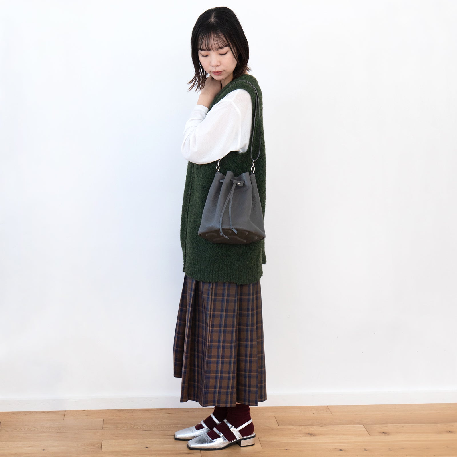 巾着ショルダーバッグ PAW キュイール・マッシュ / グラファイト