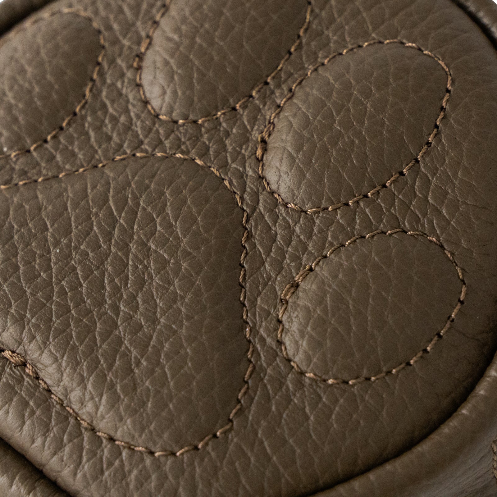 PAWチャームポーチ キュイール マッシュ / チョコ