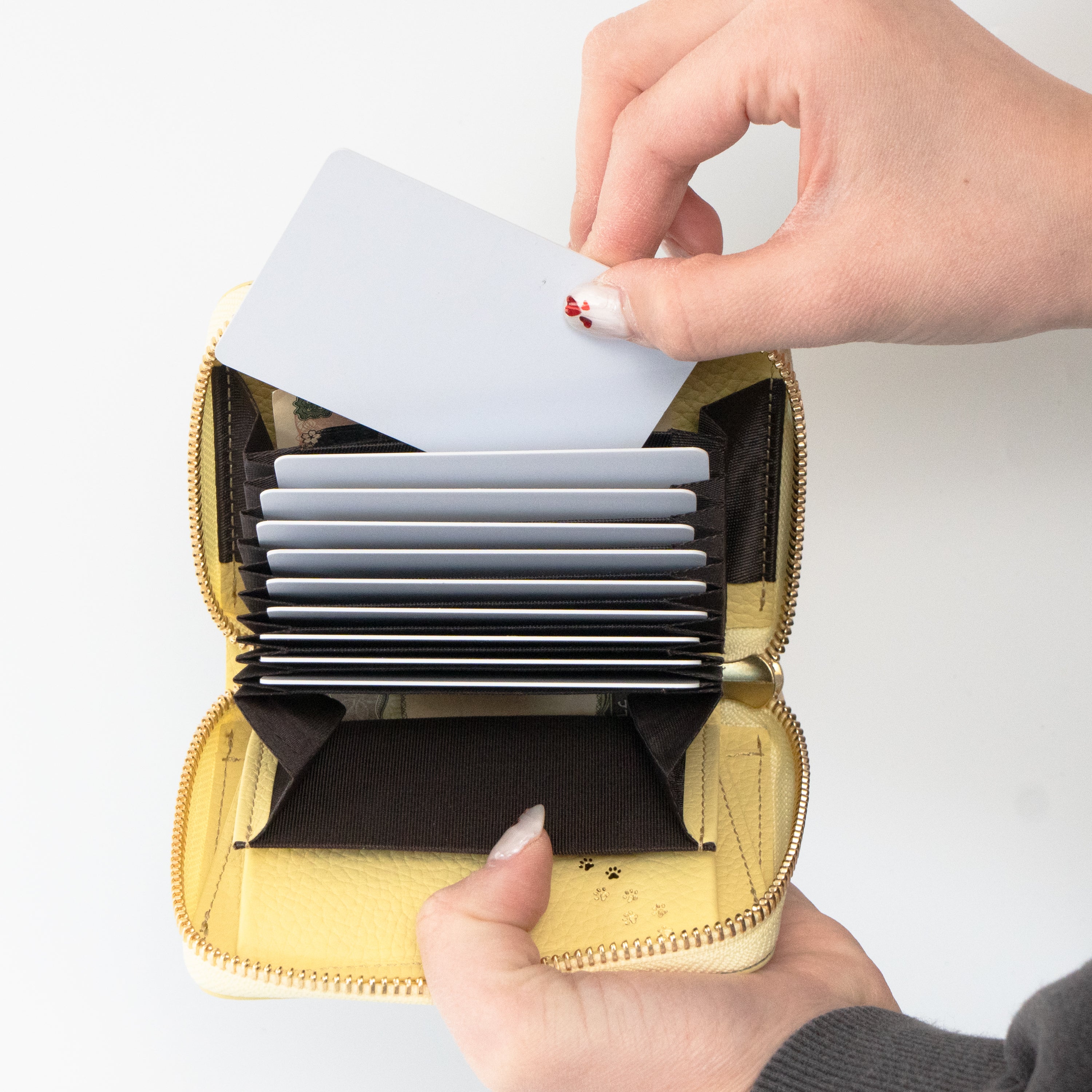 【3/20(金)20:00~ 数量限定】【さくらねこの日特別SET】PAWラウンドファスナーミドル財布 さくらねこチャームSET / ジョーヌプッサン