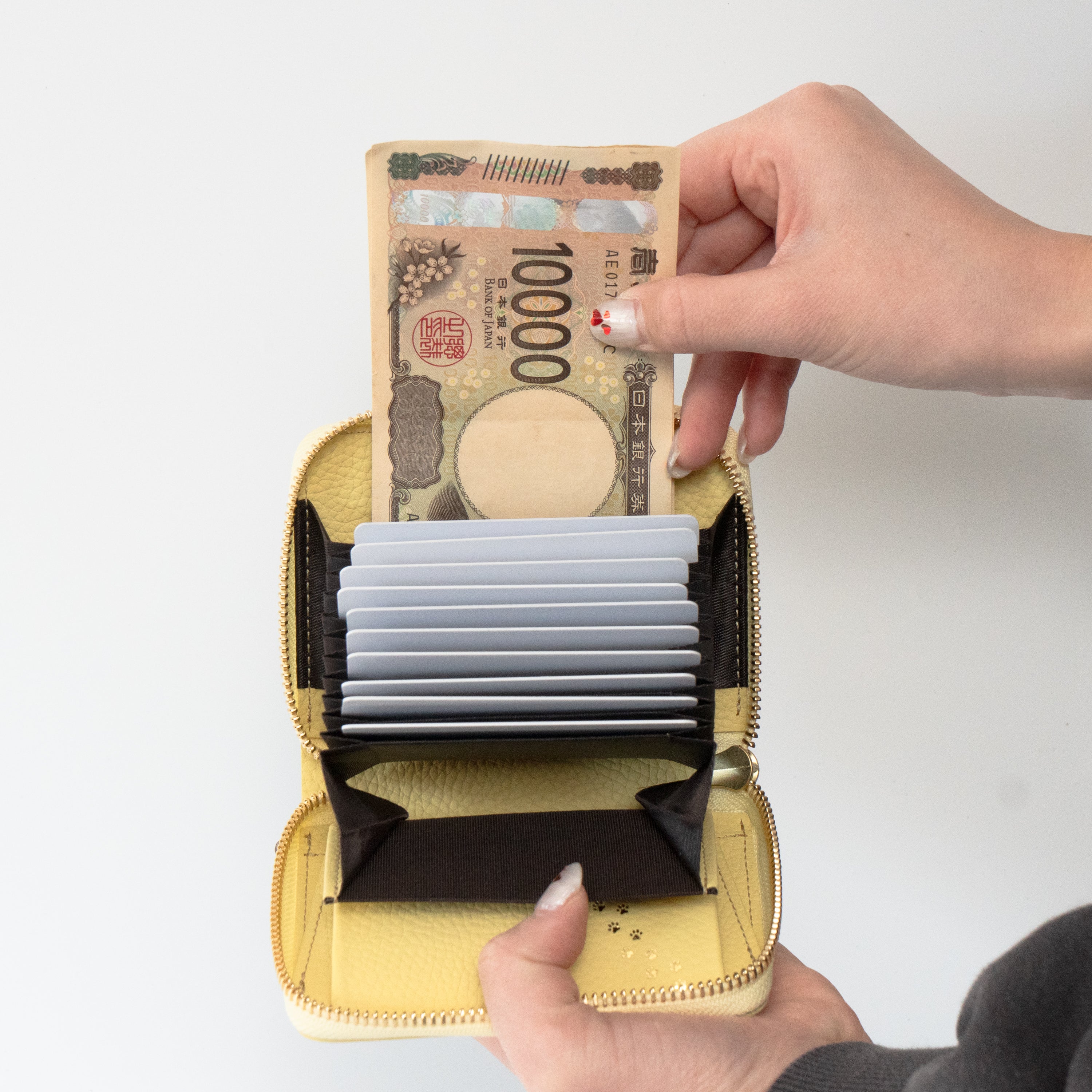 【3/20(金)20:00~ 数量限定】【さくらねこの日特別SET】PAWラウンドファスナーミドル財布 さくらねこチャームSET / ジョーヌプッサン