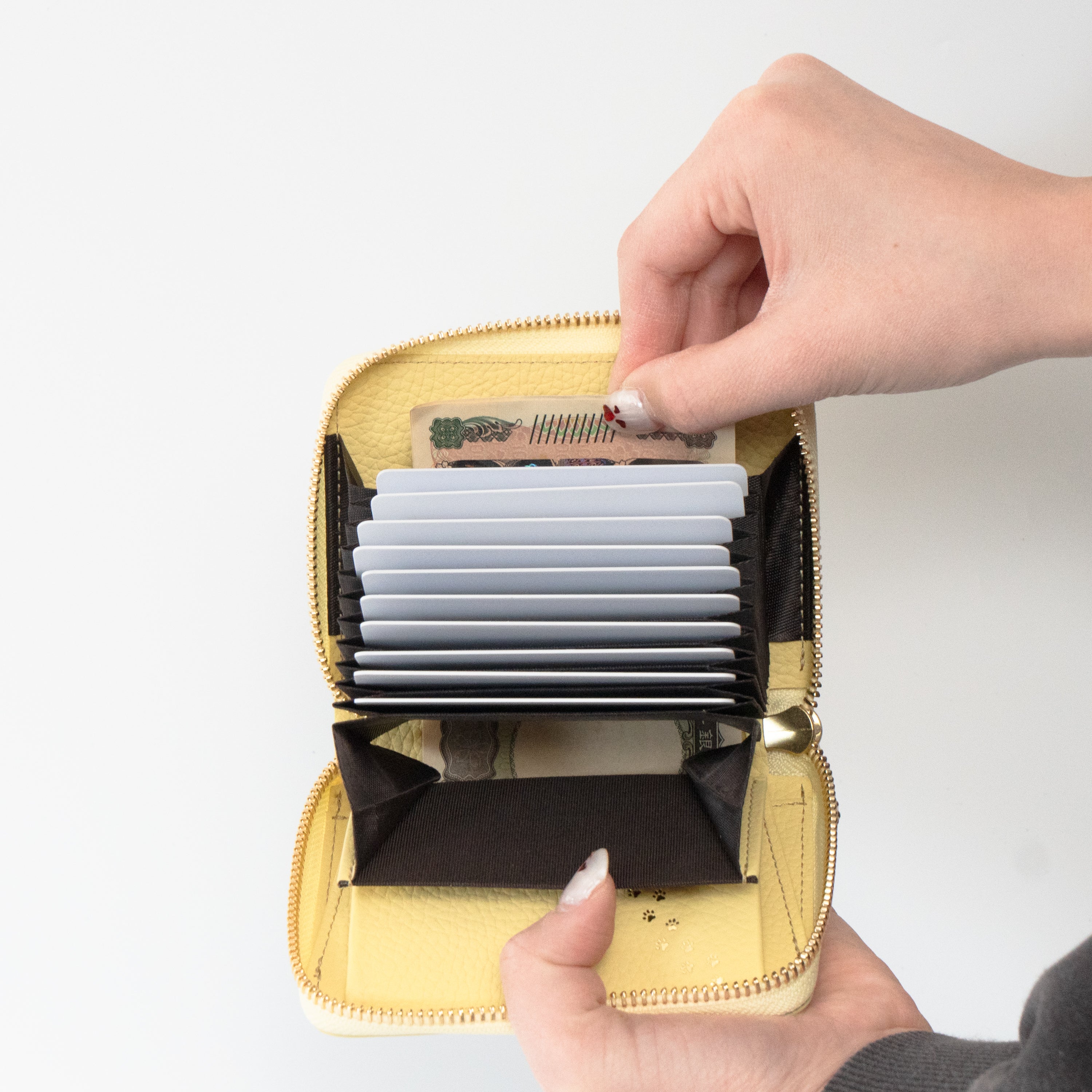 【3/20(金)20:00~ 数量限定】【さくらねこの日特別SET】PAWラウンドファスナーミドル財布 さくらねこチャームSET / ジョーヌプッサン