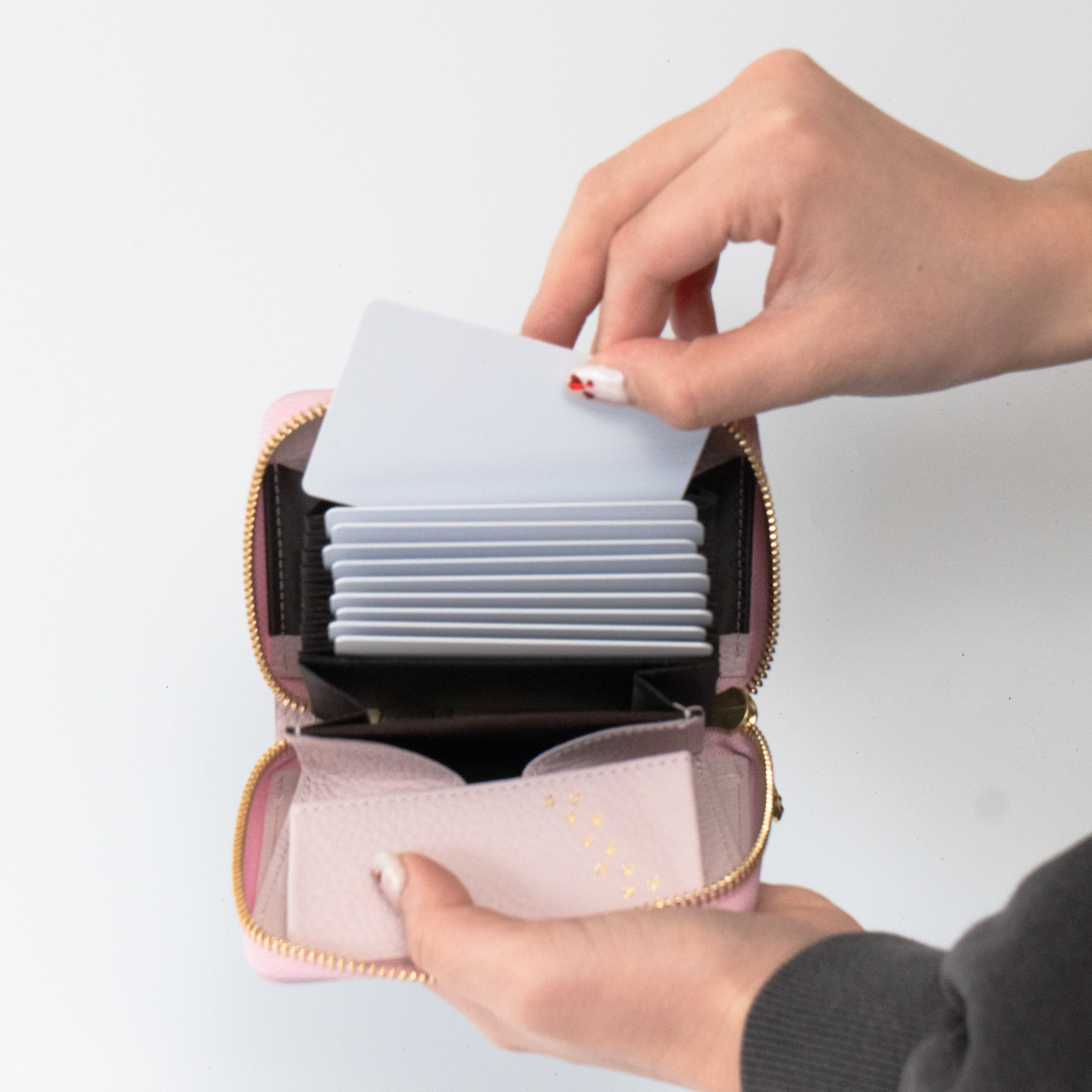 PAWラウンドファスナーミドル財布 キュイール・マッシュ / モーヴシルヴェスティン