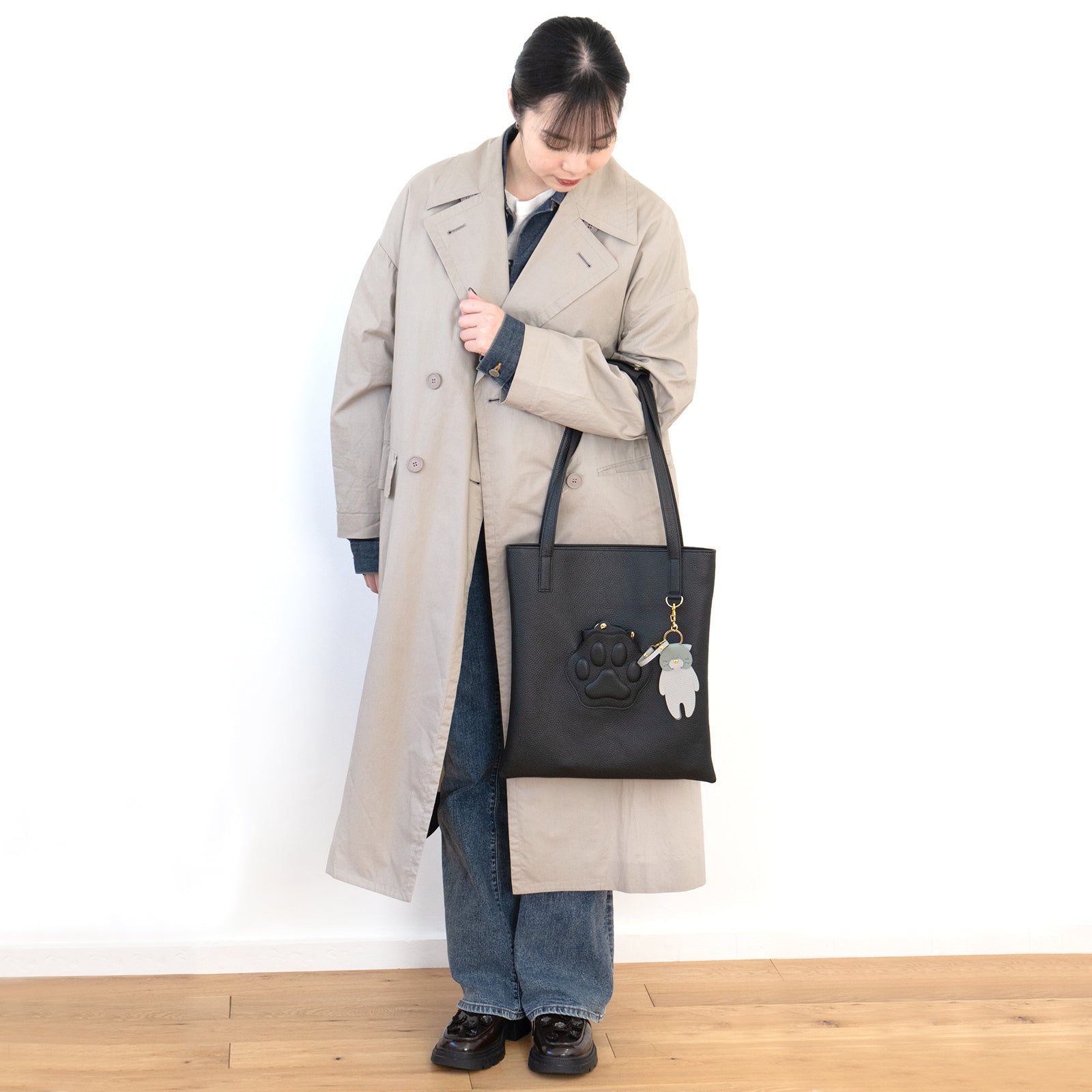 A4 Tote Bag PAW Cuir Mache / Black