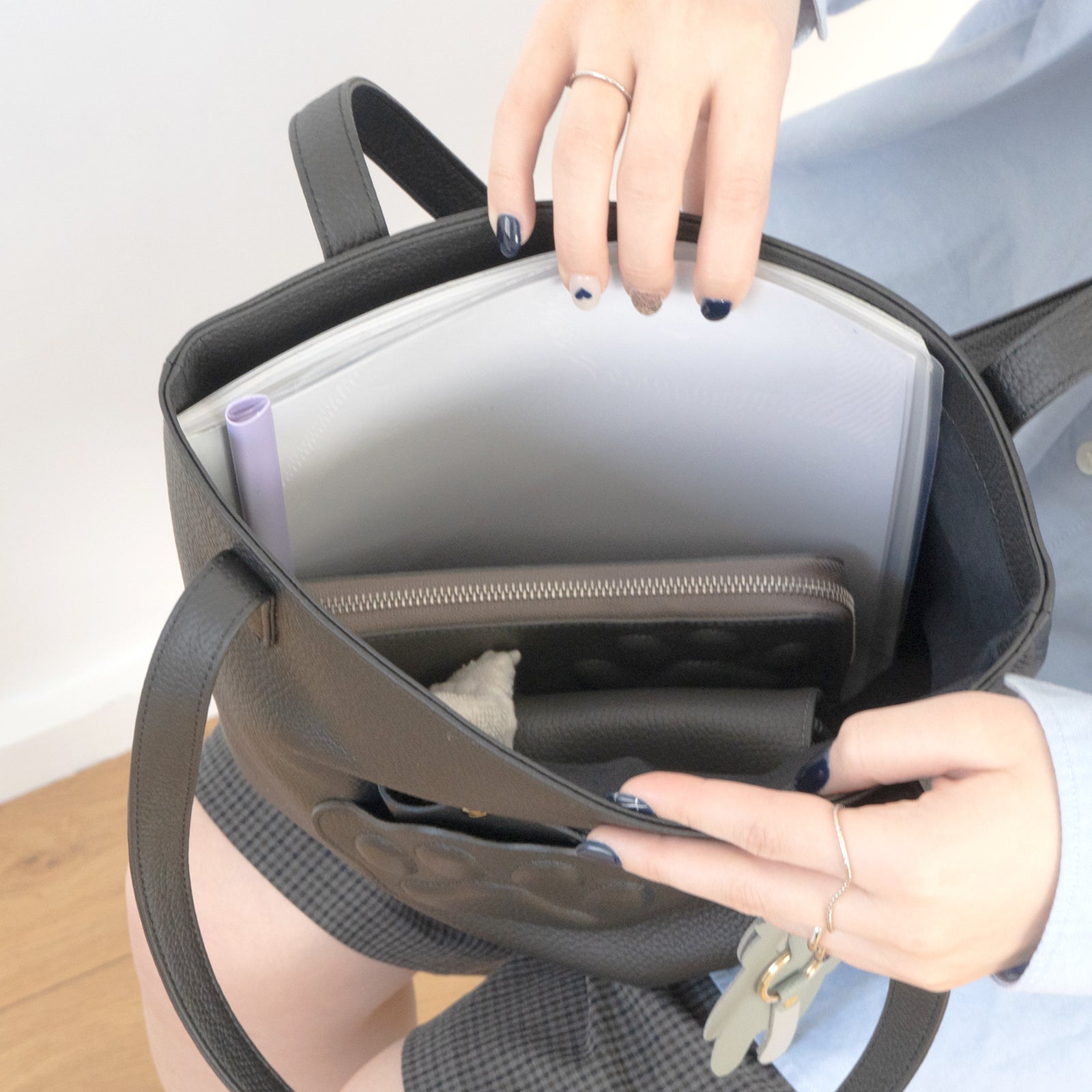 A4 Tote Bag PAW Cuir Mache / Black