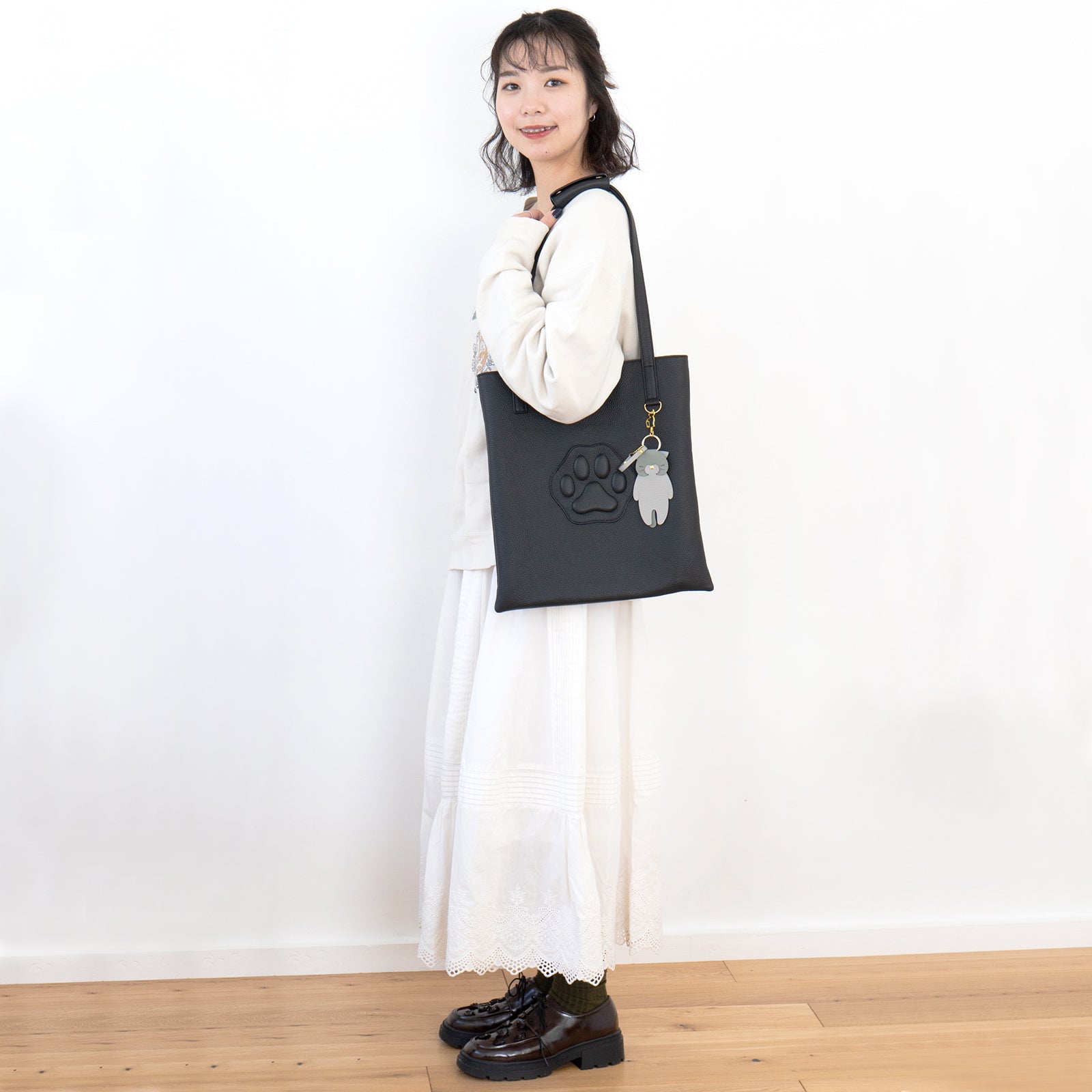 A4 Tote Bag PAW Cuir Mache / Black