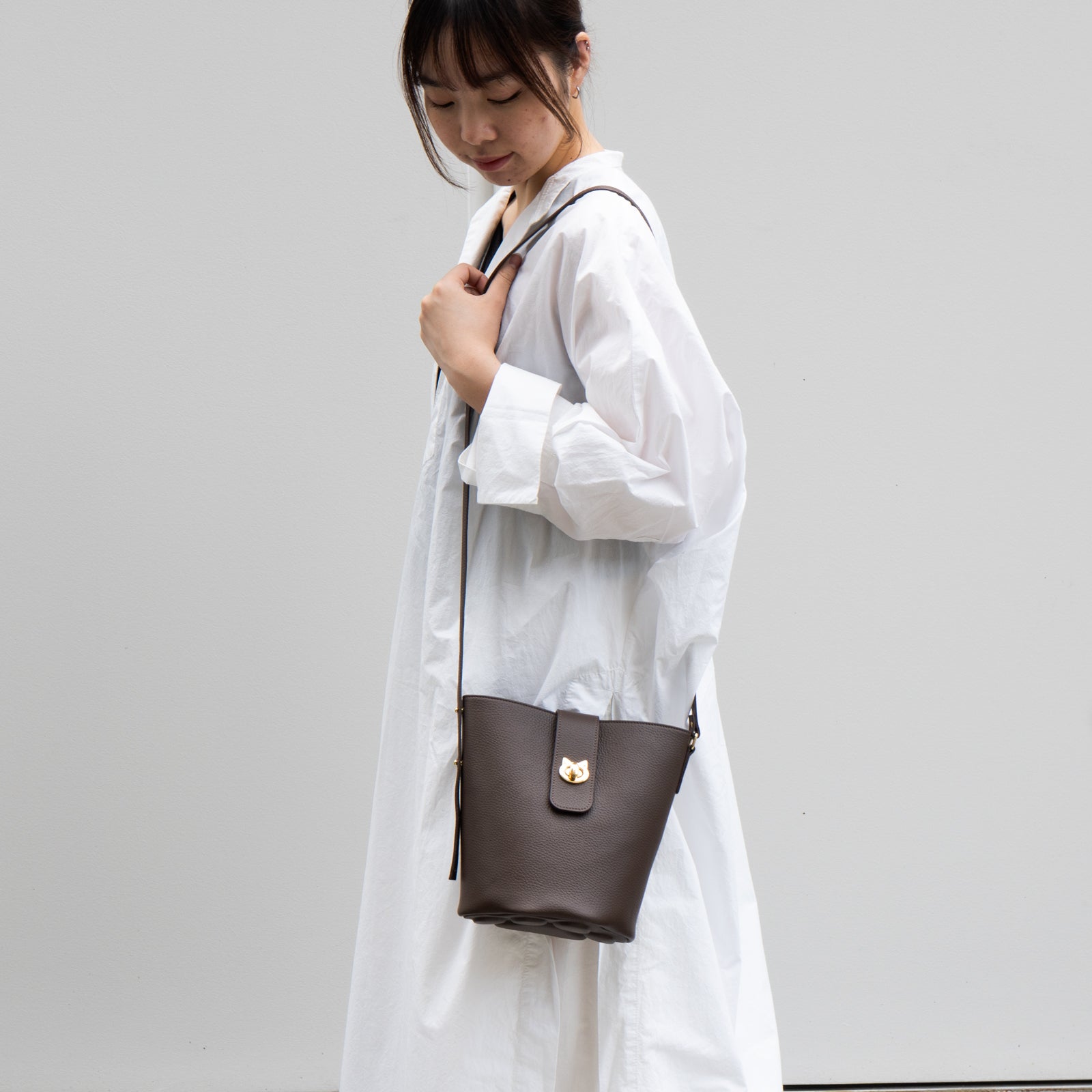 ショルダーバッグ PAW (パウ) キュイール・マッシュ / チョコ