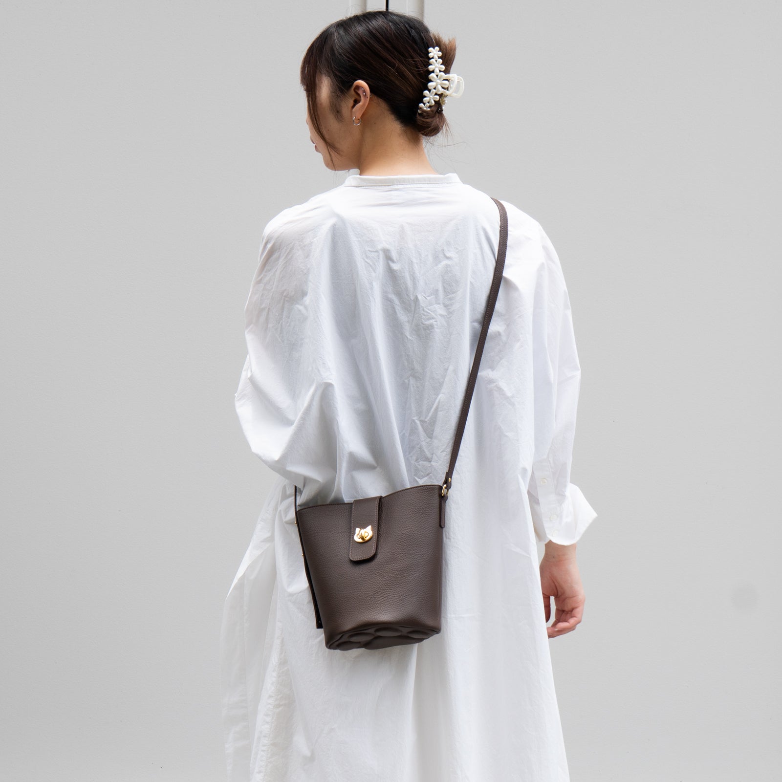 ショルダーバッグ PAW (パウ) キュイール・マッシュ / チョコ