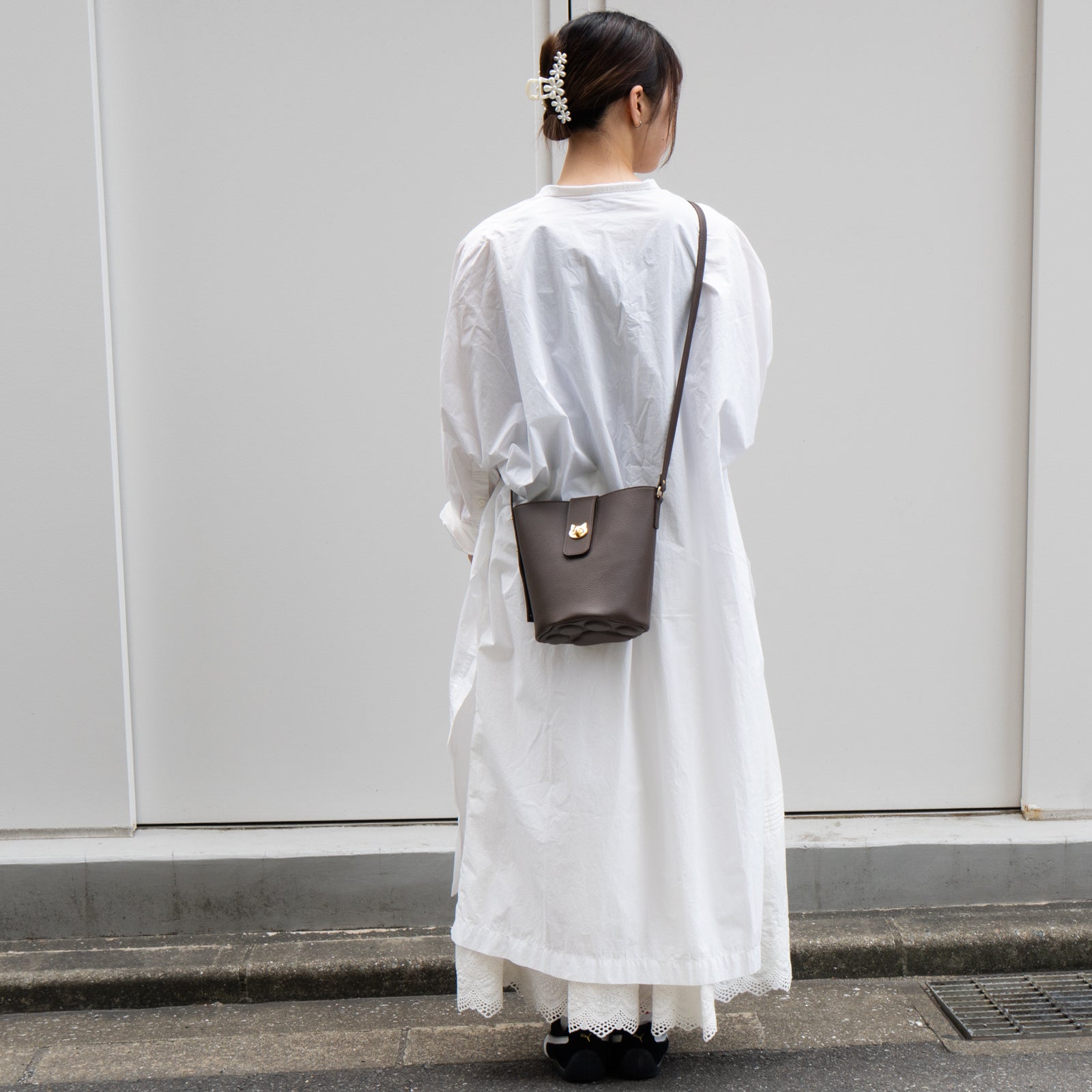 ショルダーバッグ PAW (パウ) キュイール・マッシュ / チョコ