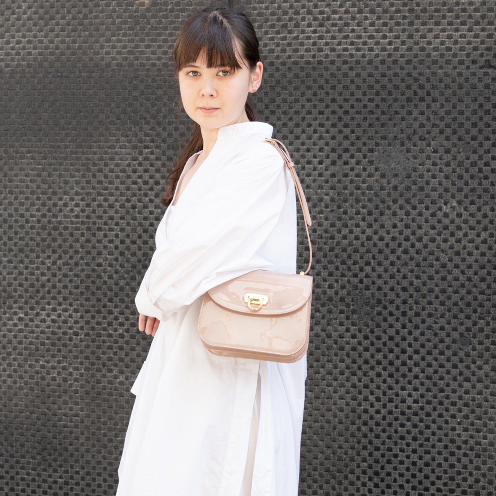 【おつとめ品セール】 ドゥポシェ エミュールレザー / グレージュ