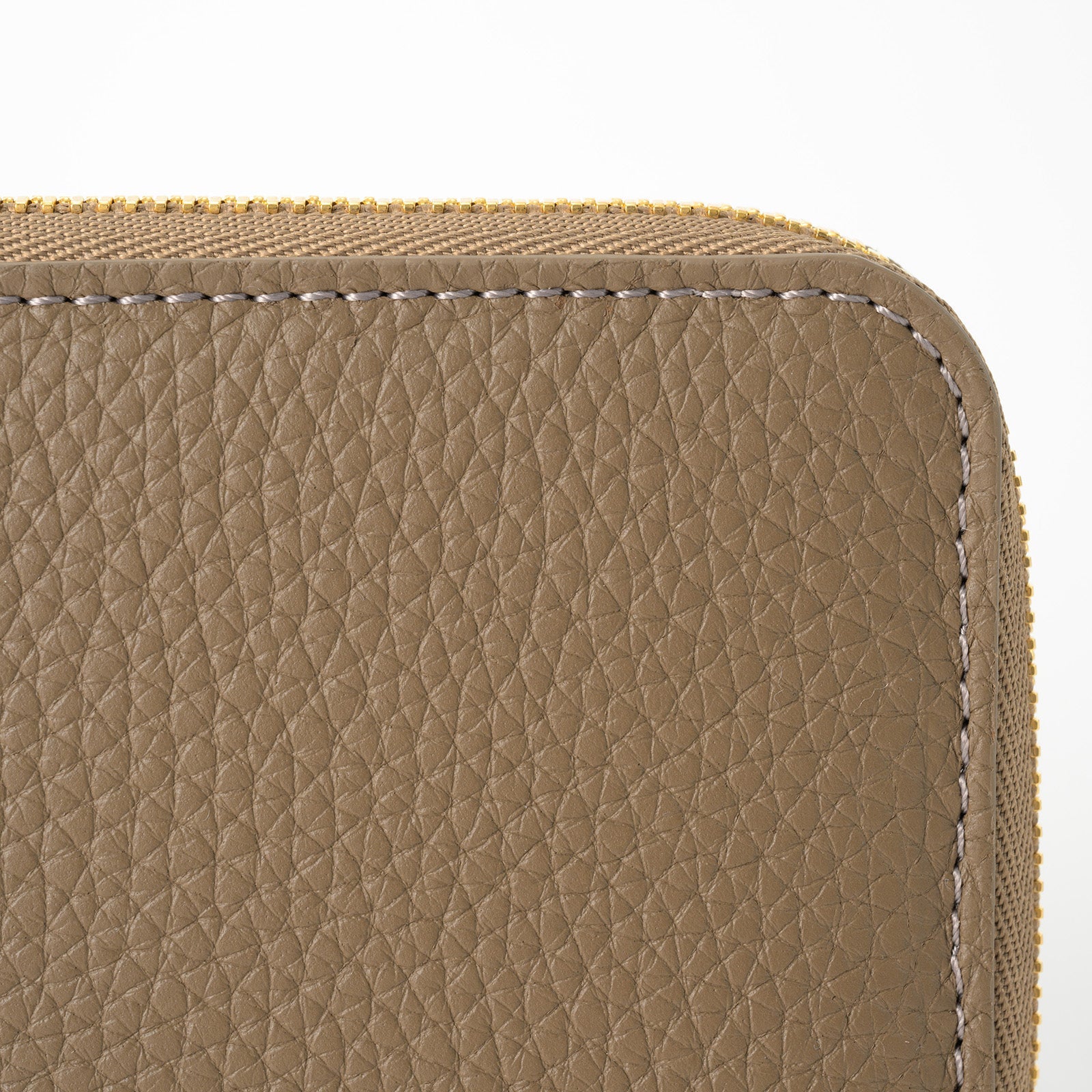 Long wallet with L-Shaped fastener / Taurillon Clemence