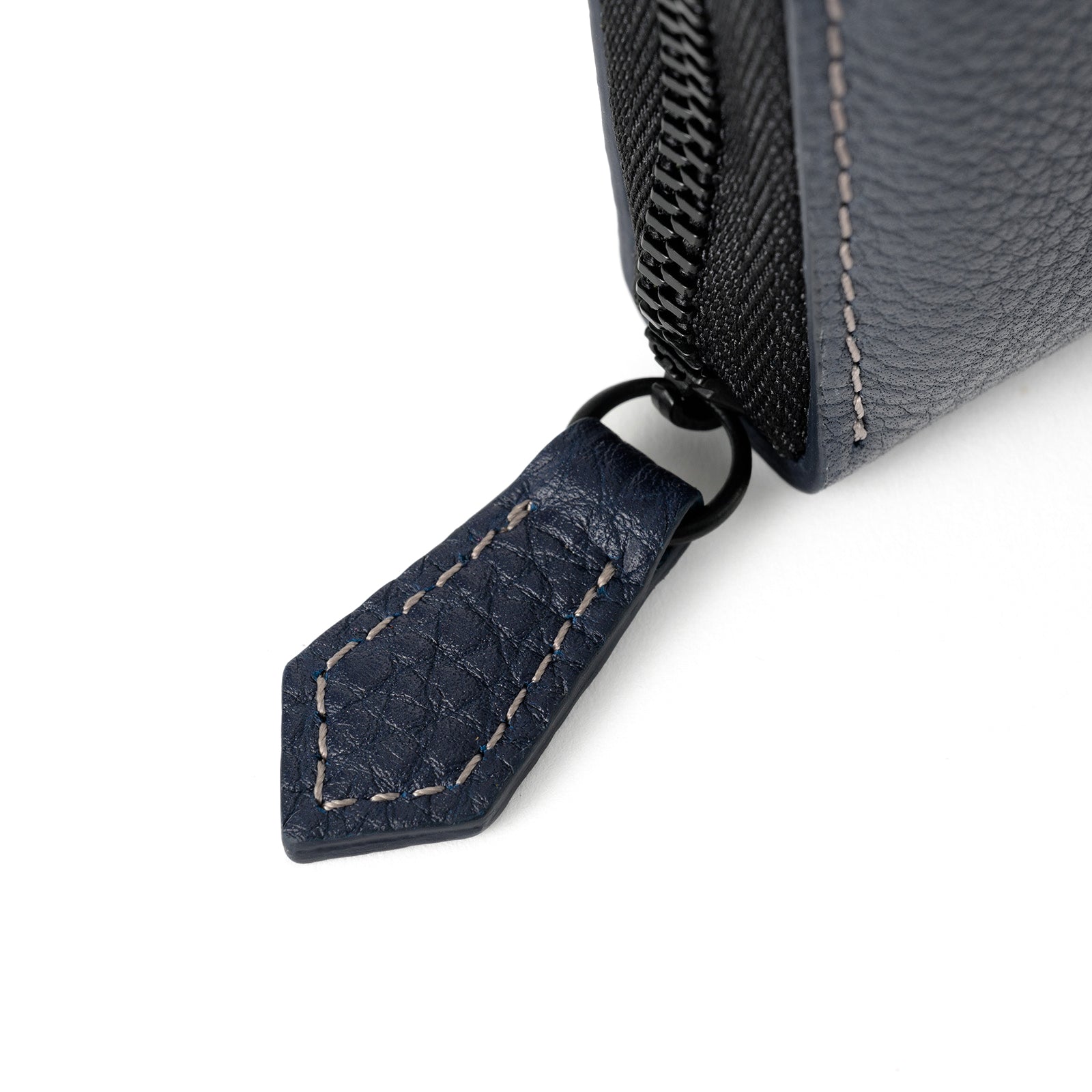 Bicolor round zipper organizer in Togo leather